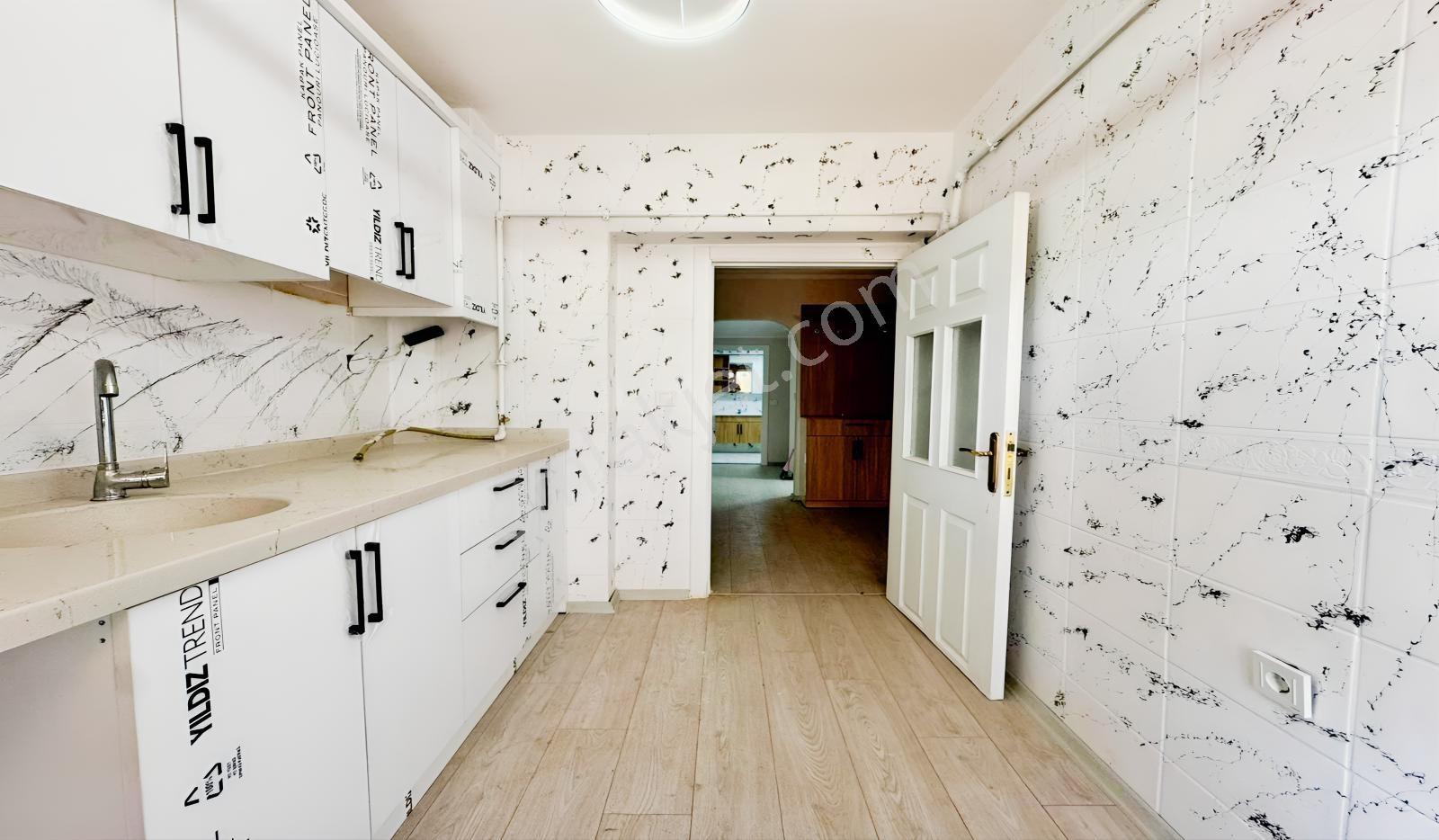 Bademlik Cadde Yakını 3+1 Yüksek Giriş Ön Cephe Full Yapılı - Görsel 24