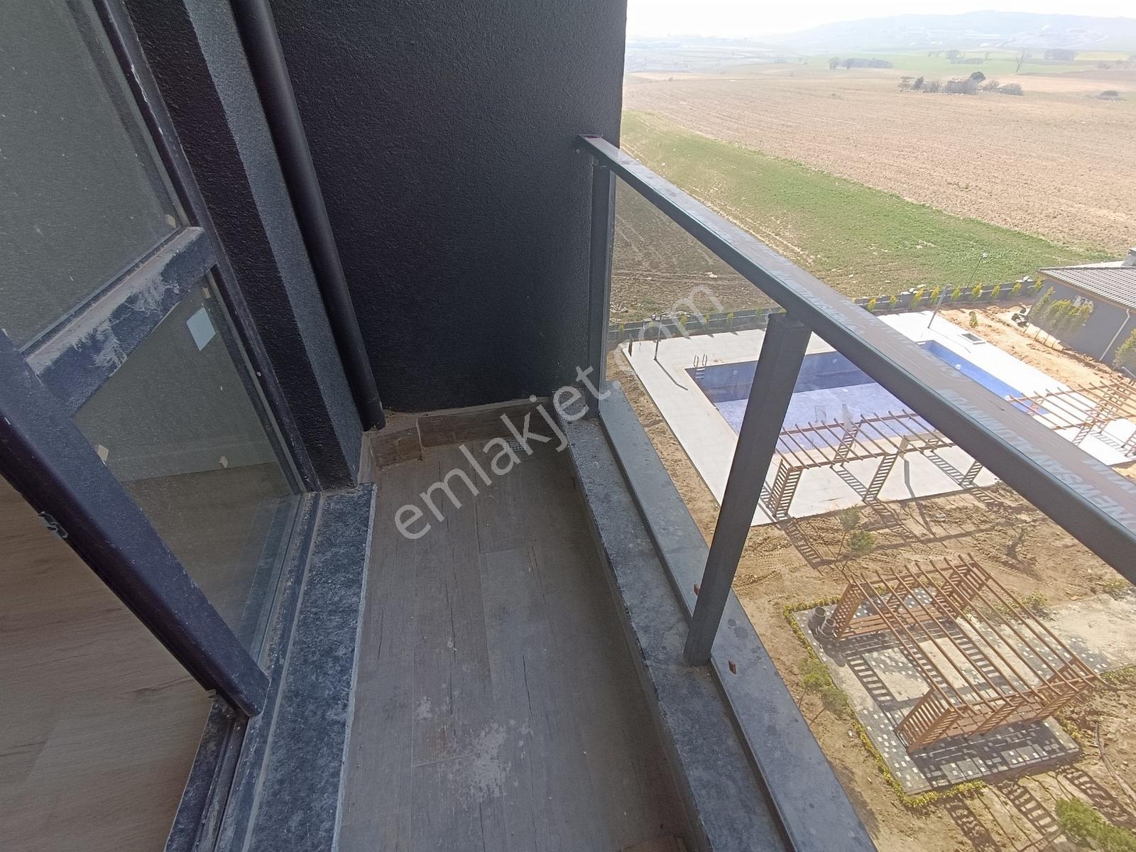 Çorlu Hatip Mh. Havuz Cephe 1+1 Kiralık Daire - Görsel 7
