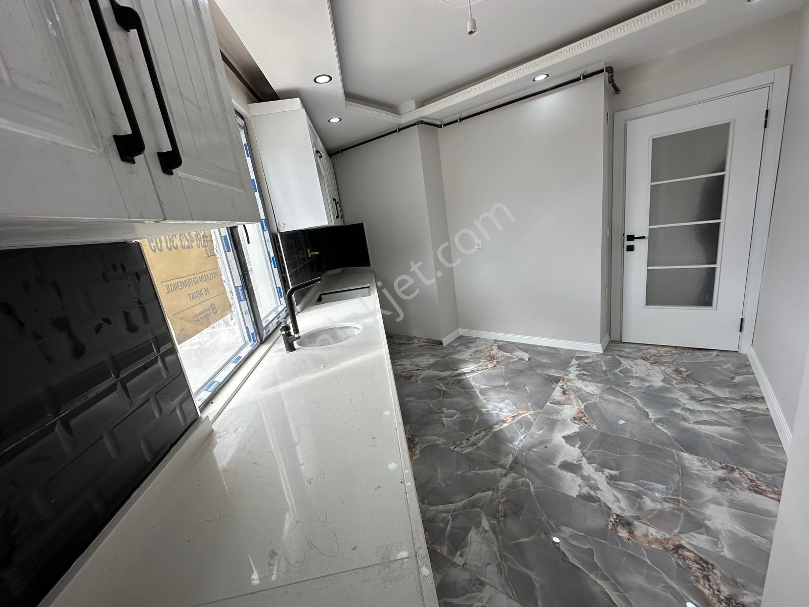 Sırasöğütler Atatürk Caddesi 2+1 Daire Arakat - Görsel 12