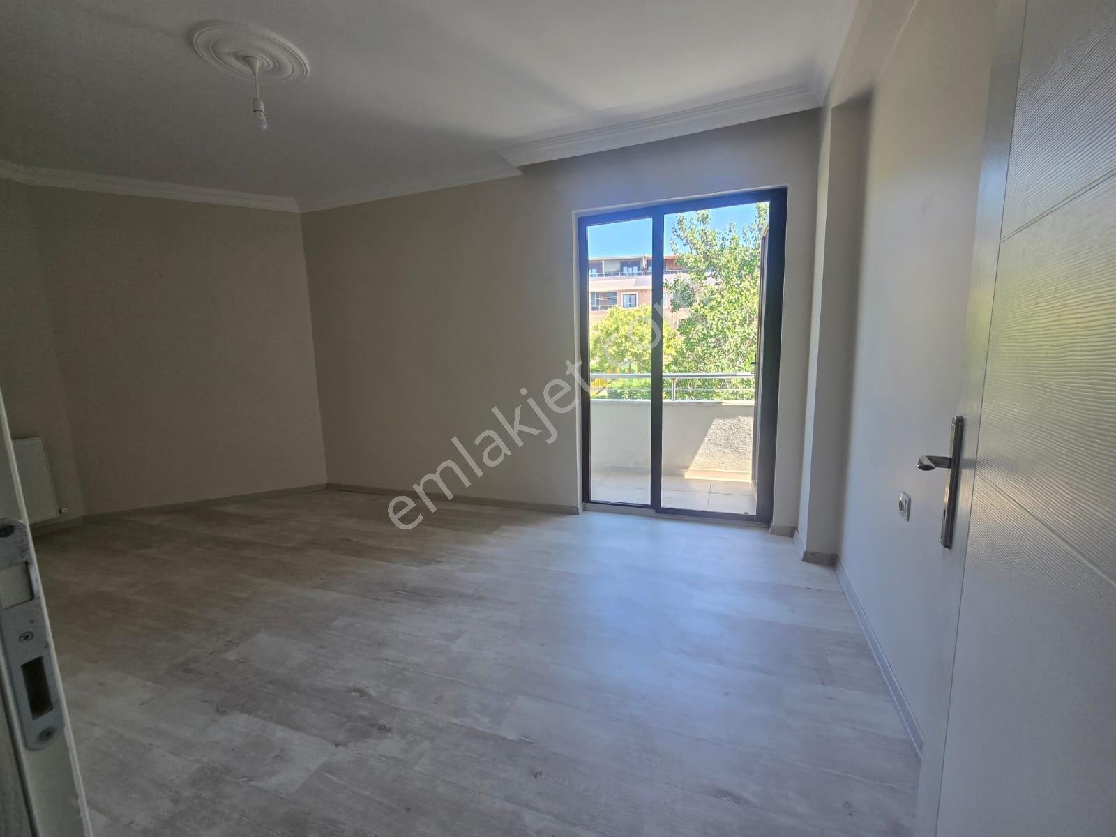 Atalar Mahallesi'nde 3+1 Net 125 M² | Yeni Boyalı | Bahçe İçinde - Görsel 4