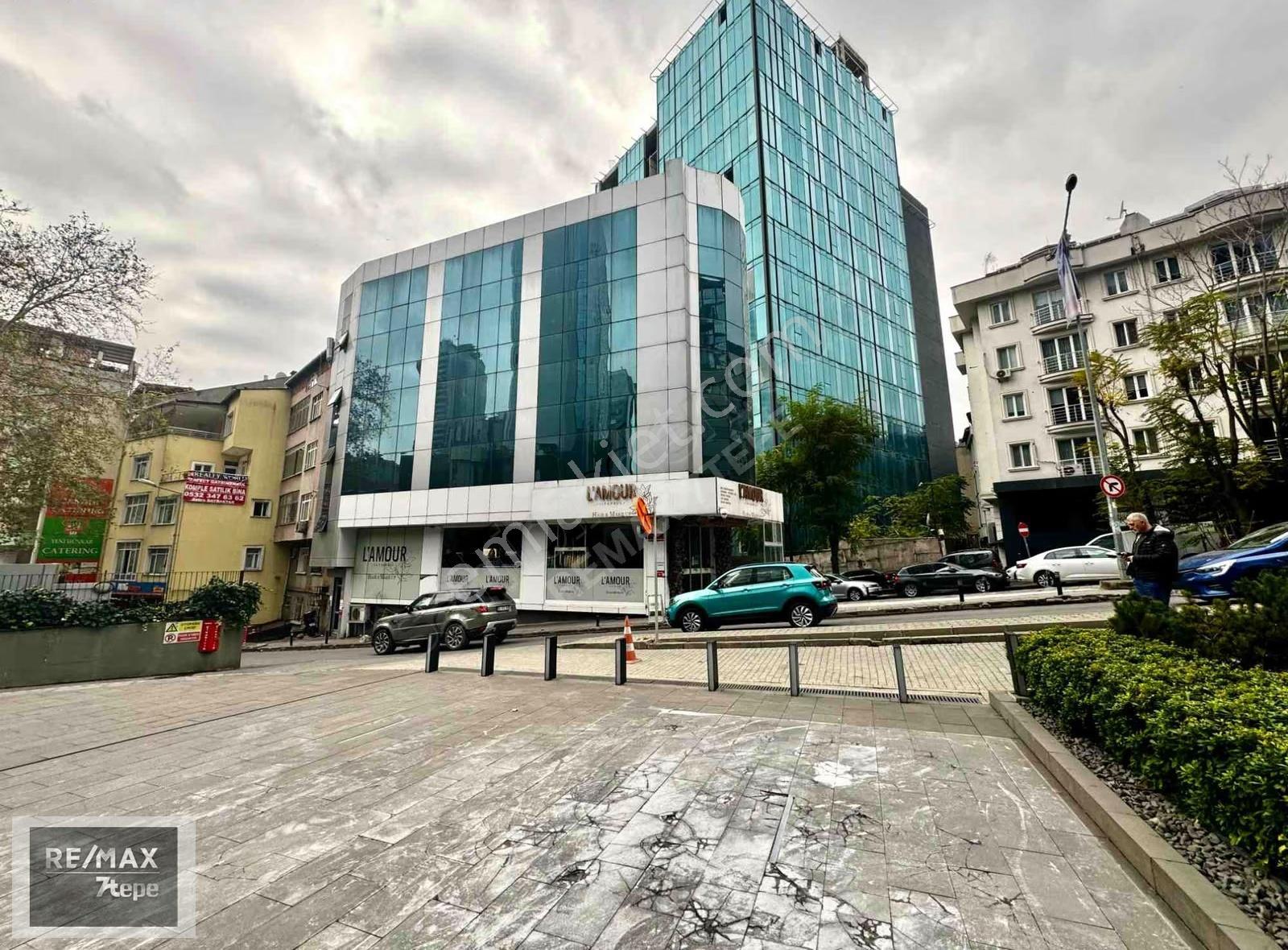 Kanyon Avm Özdılek Park Avmye Komşu Köşebaşı 150 M2 Kıralık Ofıs