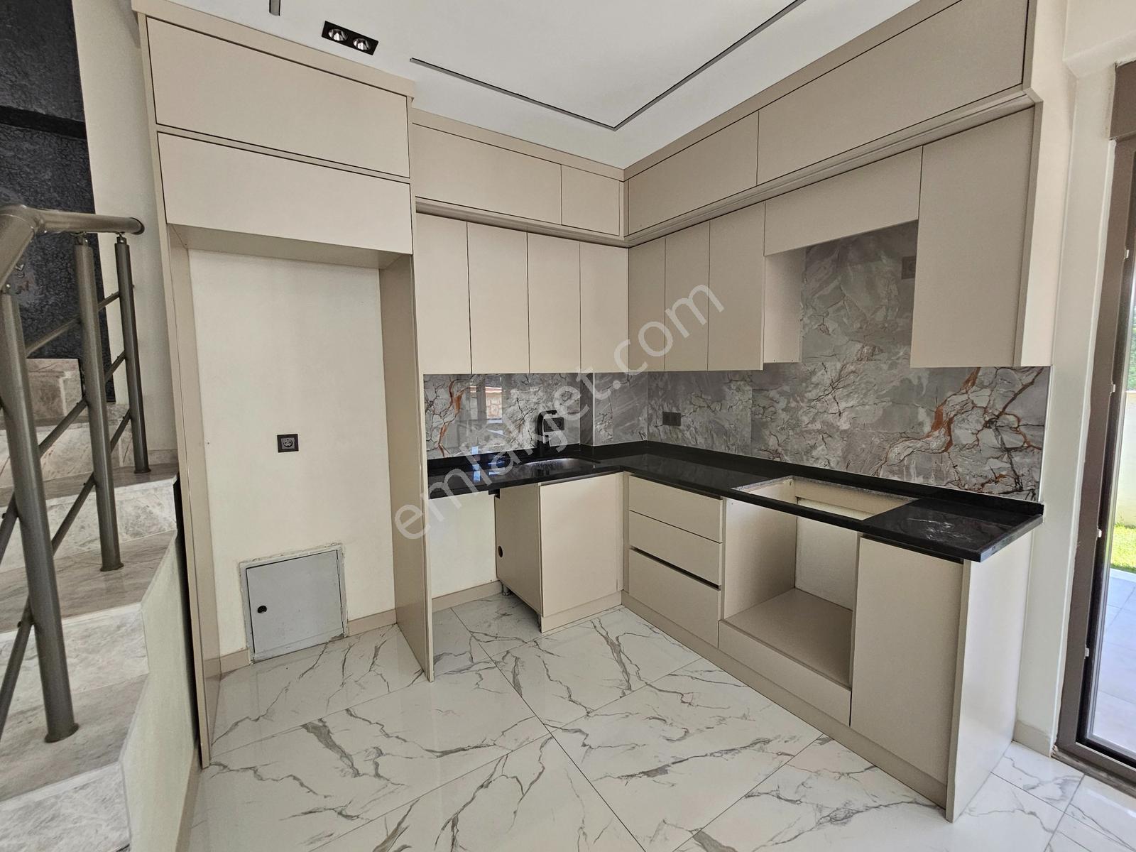 3+1 Deniz'e 50 Mt. Mesafede Ebeveyn Banyolu Satılık Villa - Görsel 27