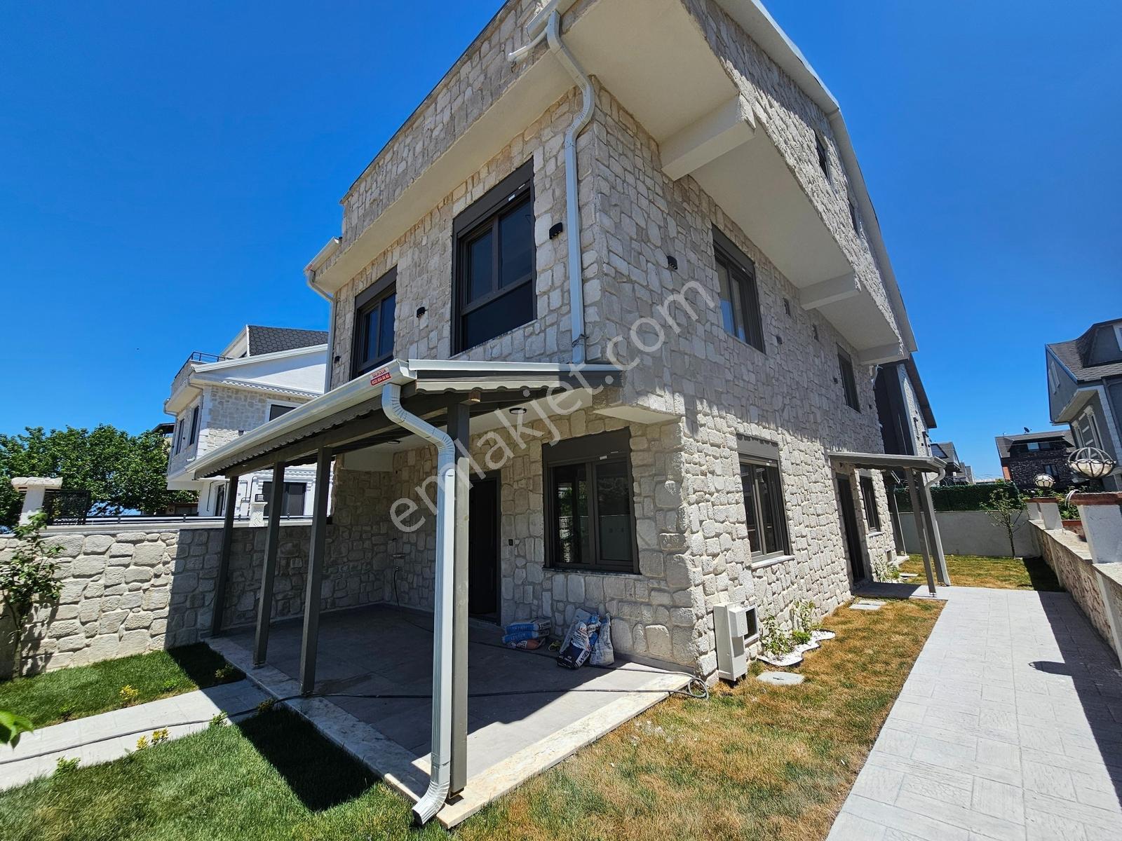 3+1 Deniz'e 50 Mt. Mesafede Ebeveyn Banyolu Satılık Villa - Görsel 34