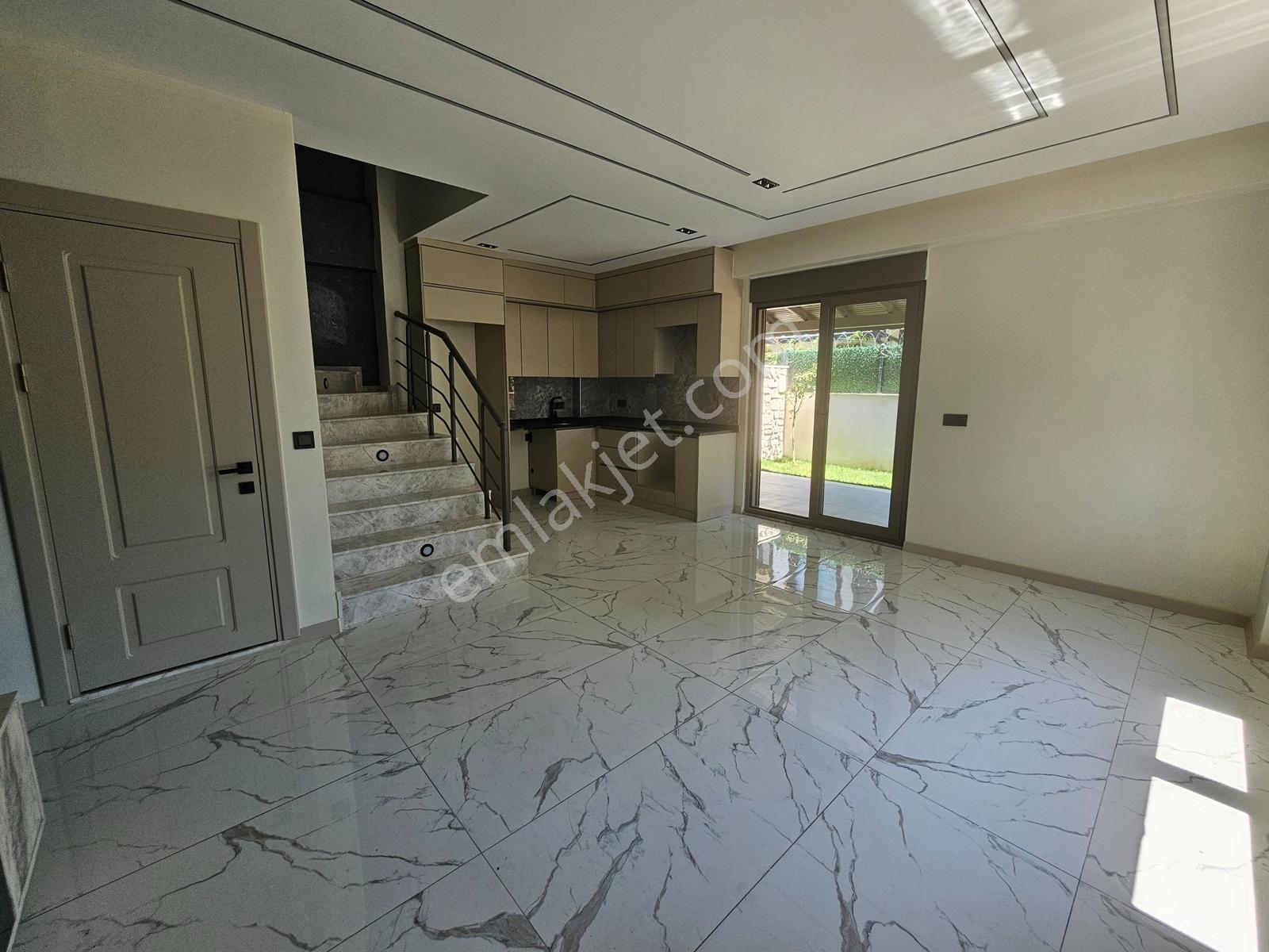 3+1 Deniz'e 50 Mt. Mesafede Ebeveyn Banyolu Satılık Villa - Görsel 16