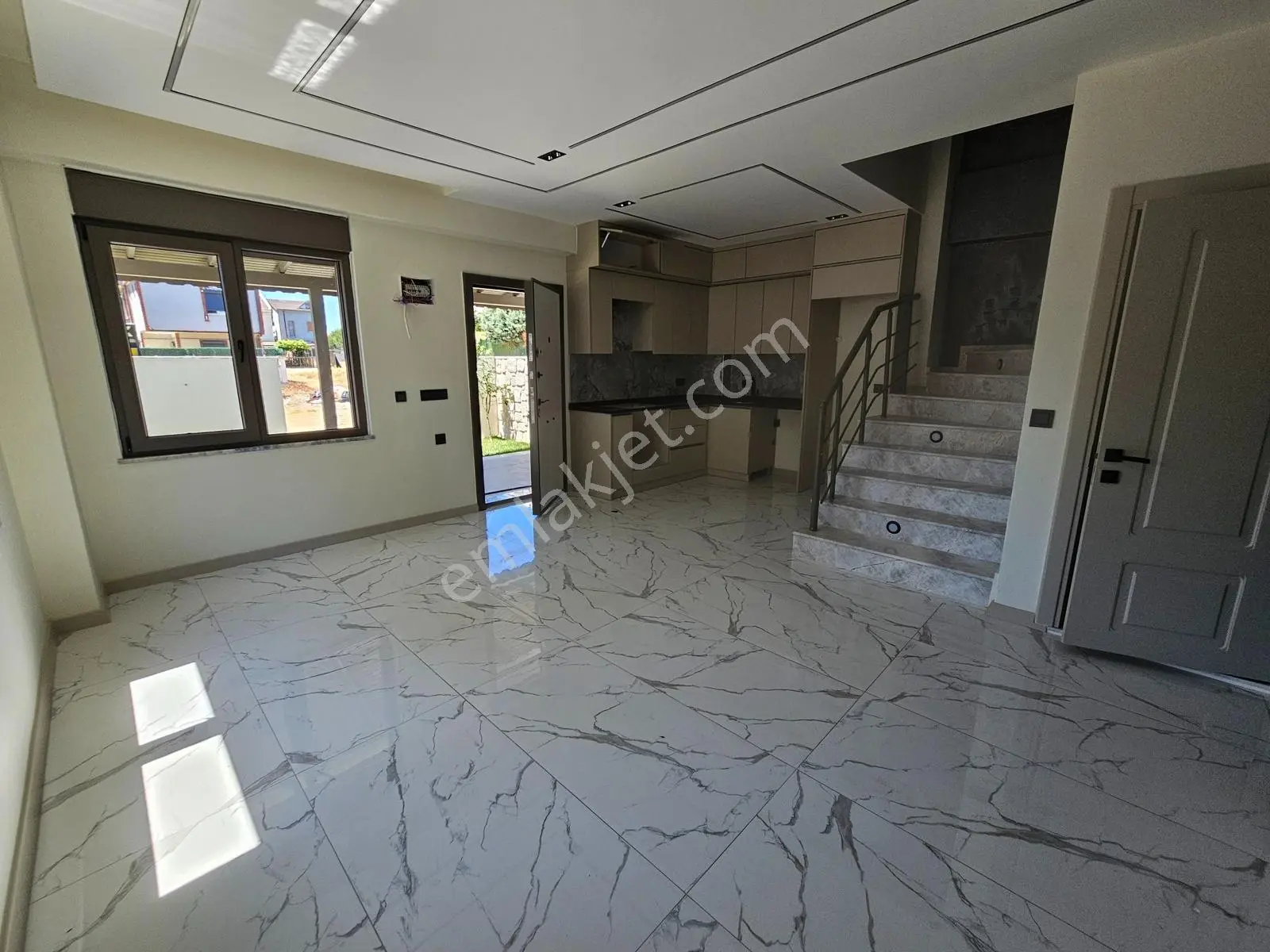 3+1 Deniz'e 50 Mt. Mesafede Ebeveyn Banyolu Satılık Villa - Görsel 3