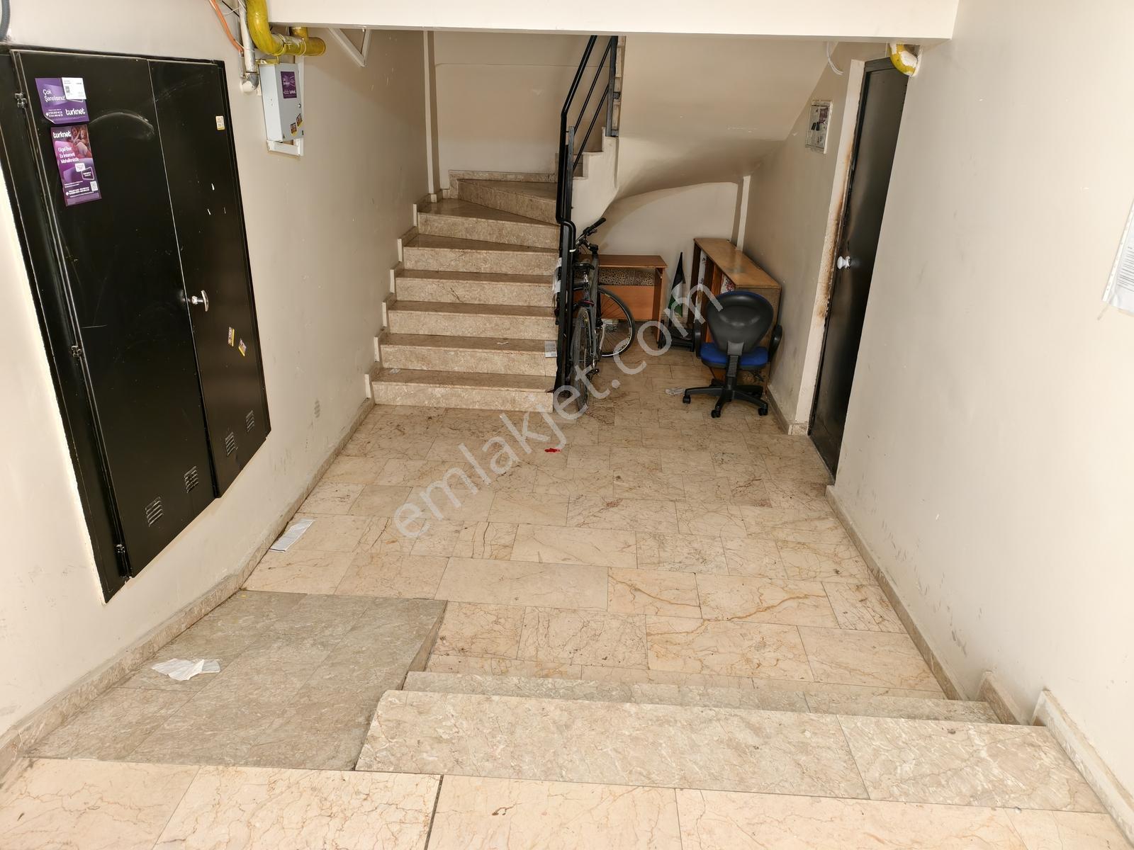 Pera'dan Şirintepe Eczacılık Yanı Eşyalı Kiralık 1+1 Daire - Görsel 3