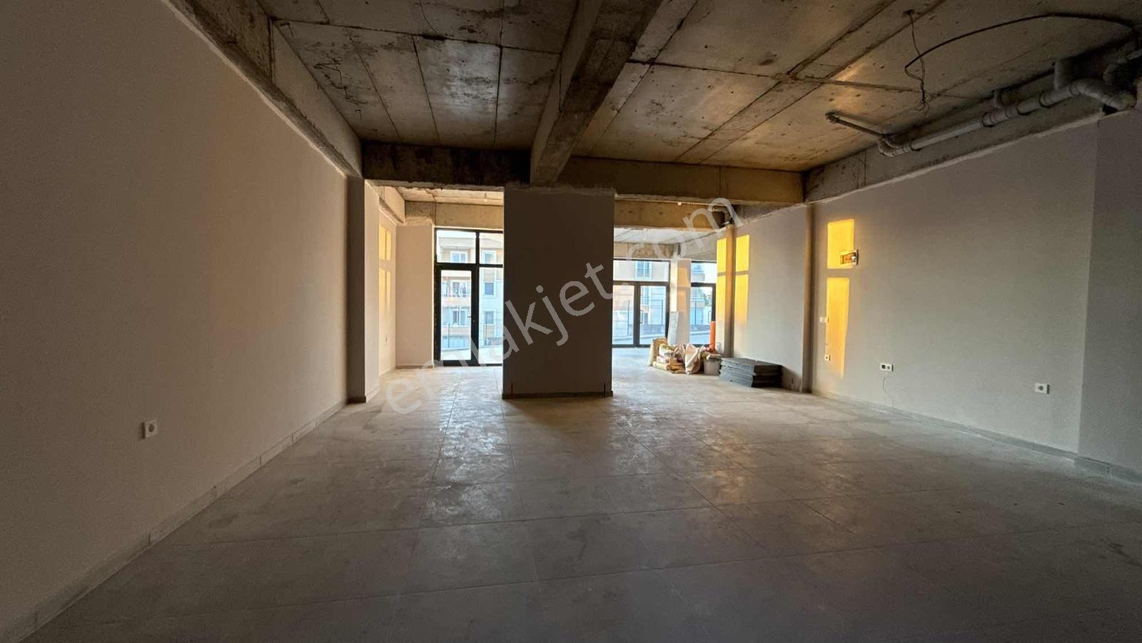 Başiskele'de Yoğun Araç Trafiğine Cepheli 200 M² Dükkân - Görsel 8