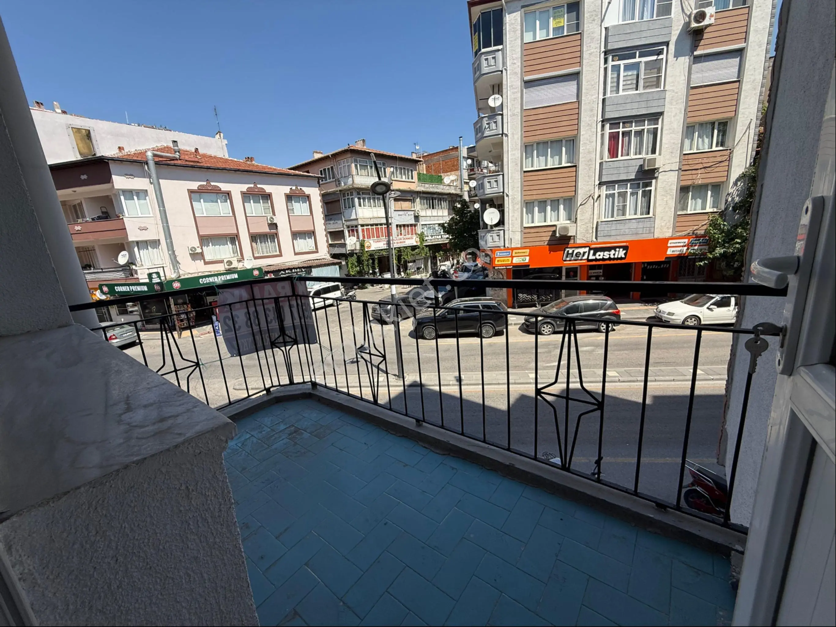 Akhisar Hürriyet Mh.hilaliye Caddesi Kiralık 3+1 Ofis Daire - Görsel 3
