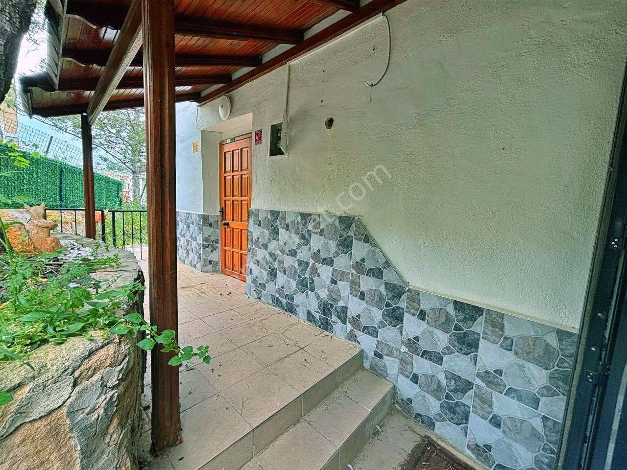 Uytundan Pelitköyde Denize 300 Metre Bahçe Kullanımlı 2+1 Villa - Görsel 23
