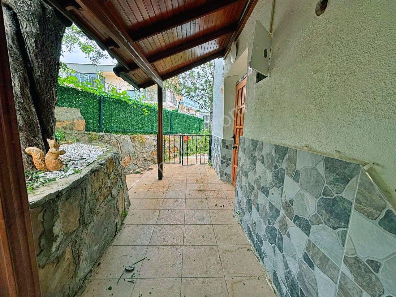 Uytundan Pelitköyde Denize 300 Metre Bahçe Kullanımlı 2+1 Villa - Görsel 21