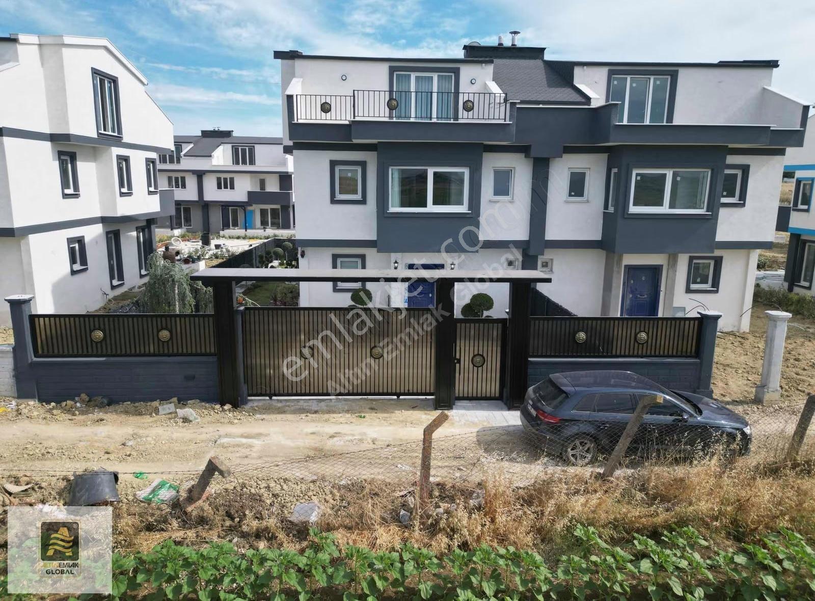Site İçerisinde Full Eşyalı Satılık Lüks Villa | Çanta Silivri