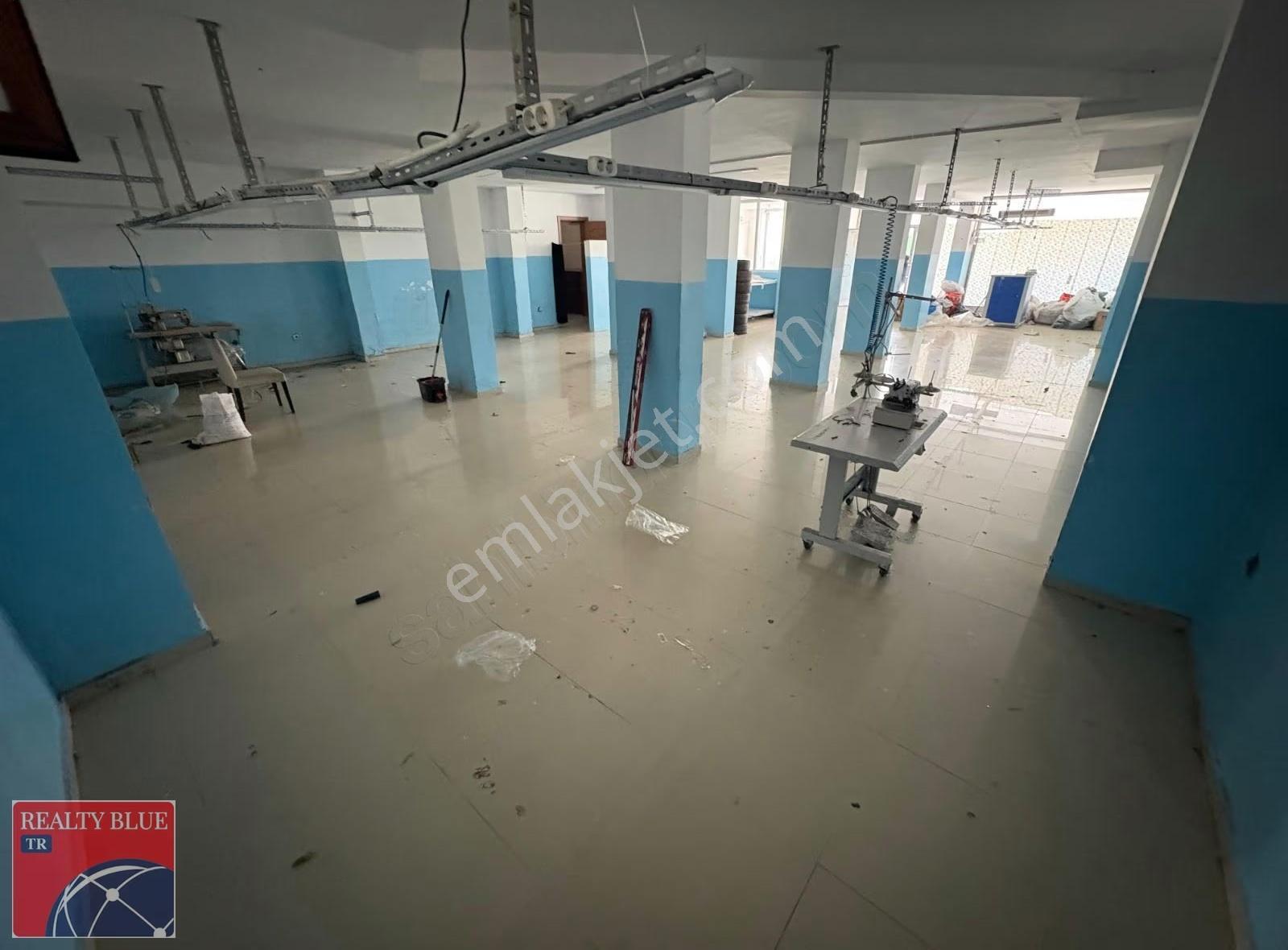 Sultanbeyli Necip Fazıl Mah De 230 M2 Düz Giriş Kiralık Dükkan