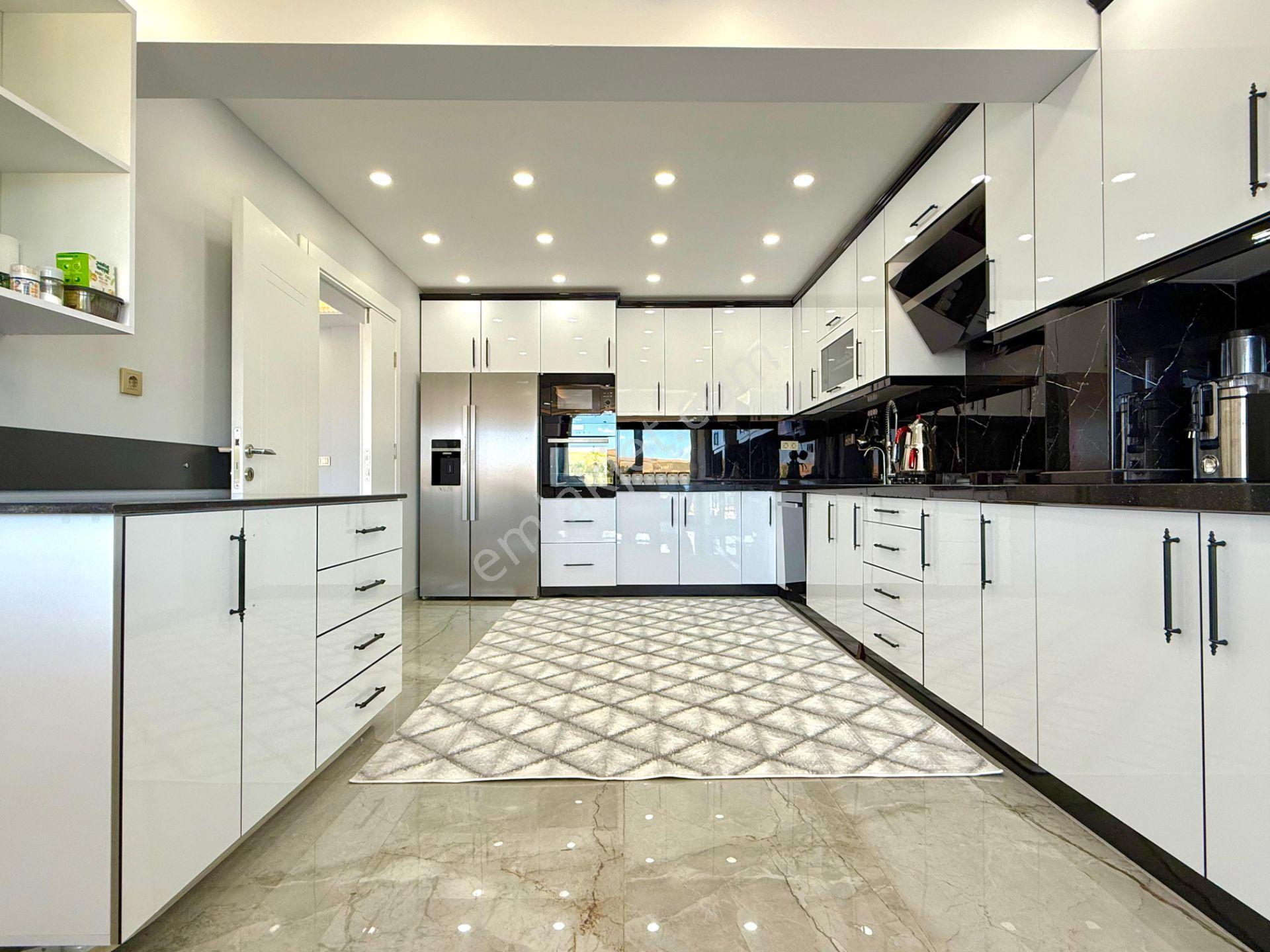Büyükçekmece Türkoba'da Satılık 8+2 Havuzlu Villa - Görsel 12