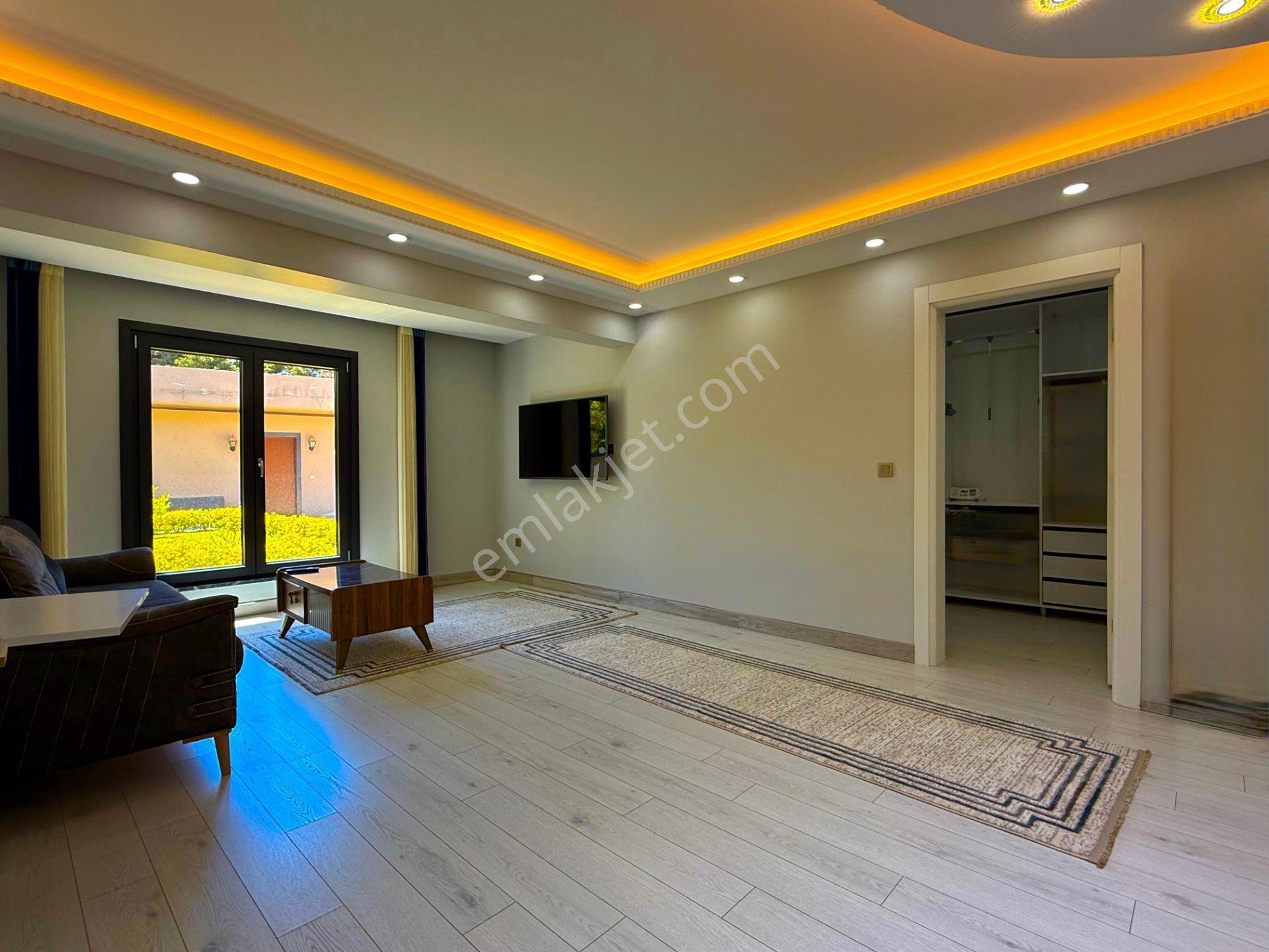 Büyükçekmece Türkoba'da Satılık 8+2 Havuzlu Villa - Görsel 35