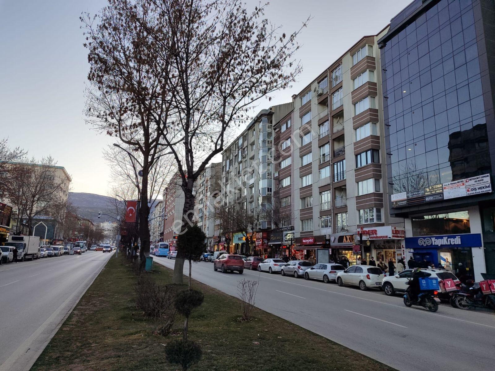 Asel'den Atatürk Bulvarı Asansörlü Dubleks 6+1 Teraslı 350 M2 - Görsel 34