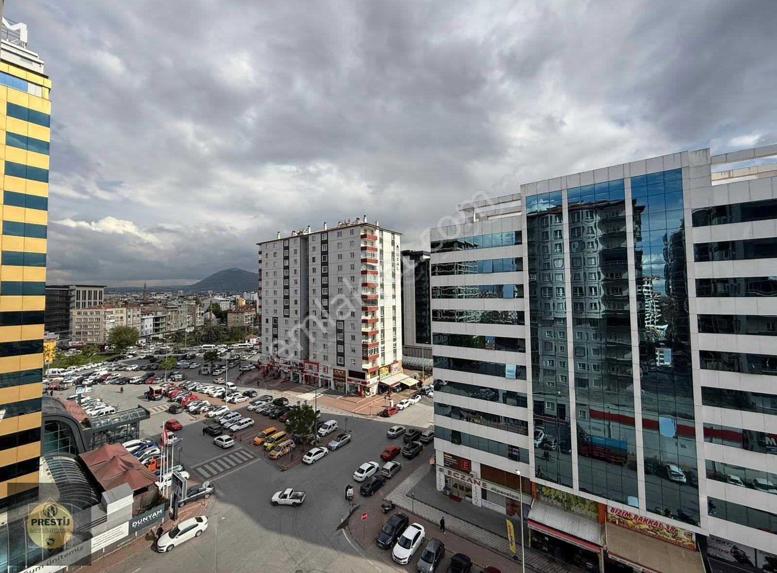 Şehrin Merkezinde Kapalı Otoparklı 3+1 Kombili Satılık Daire - Görsel 2