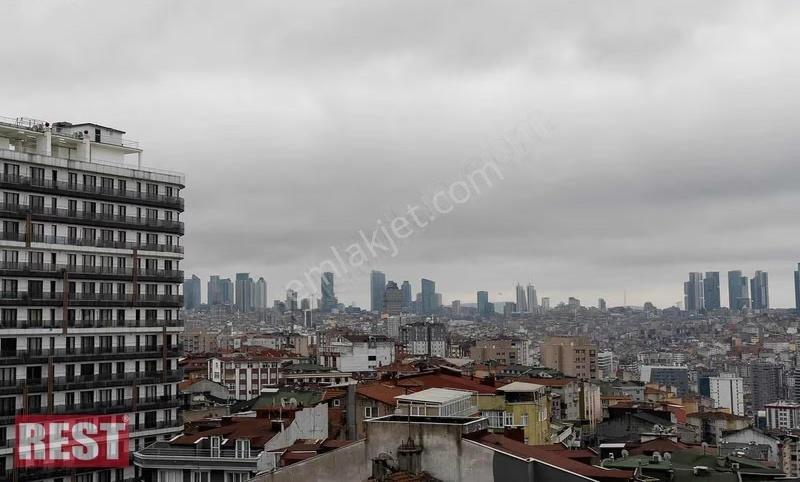 Yeni Binada Sıfır Eşyalı Balkonlu Kiralık - Görsel 2