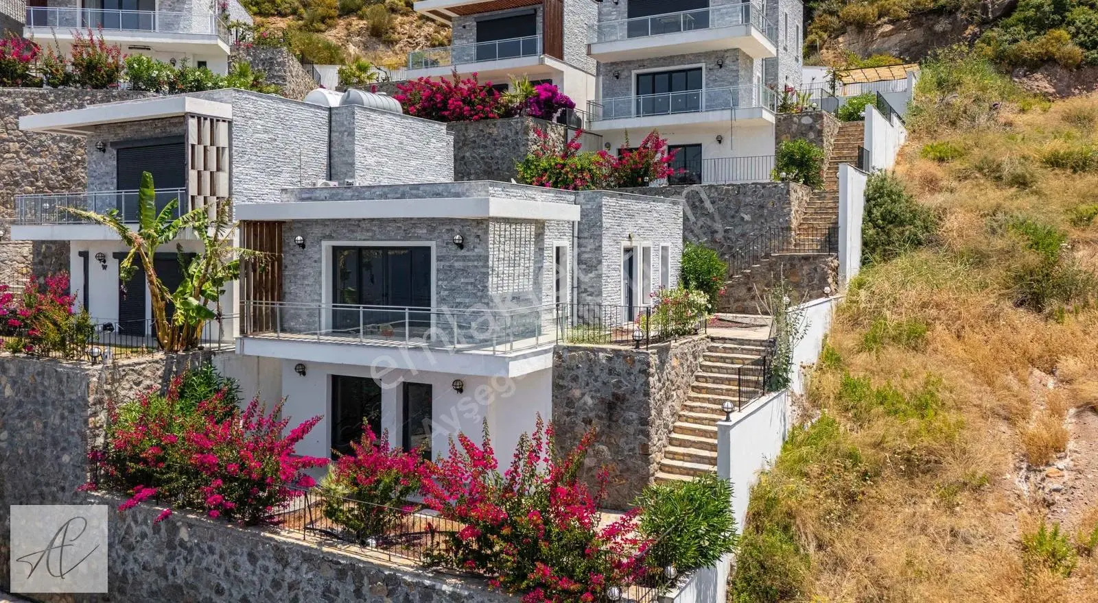 Yalıkavak Kızılburun'da Denize 140m Mesafede Manzaralı 3+1 Villa