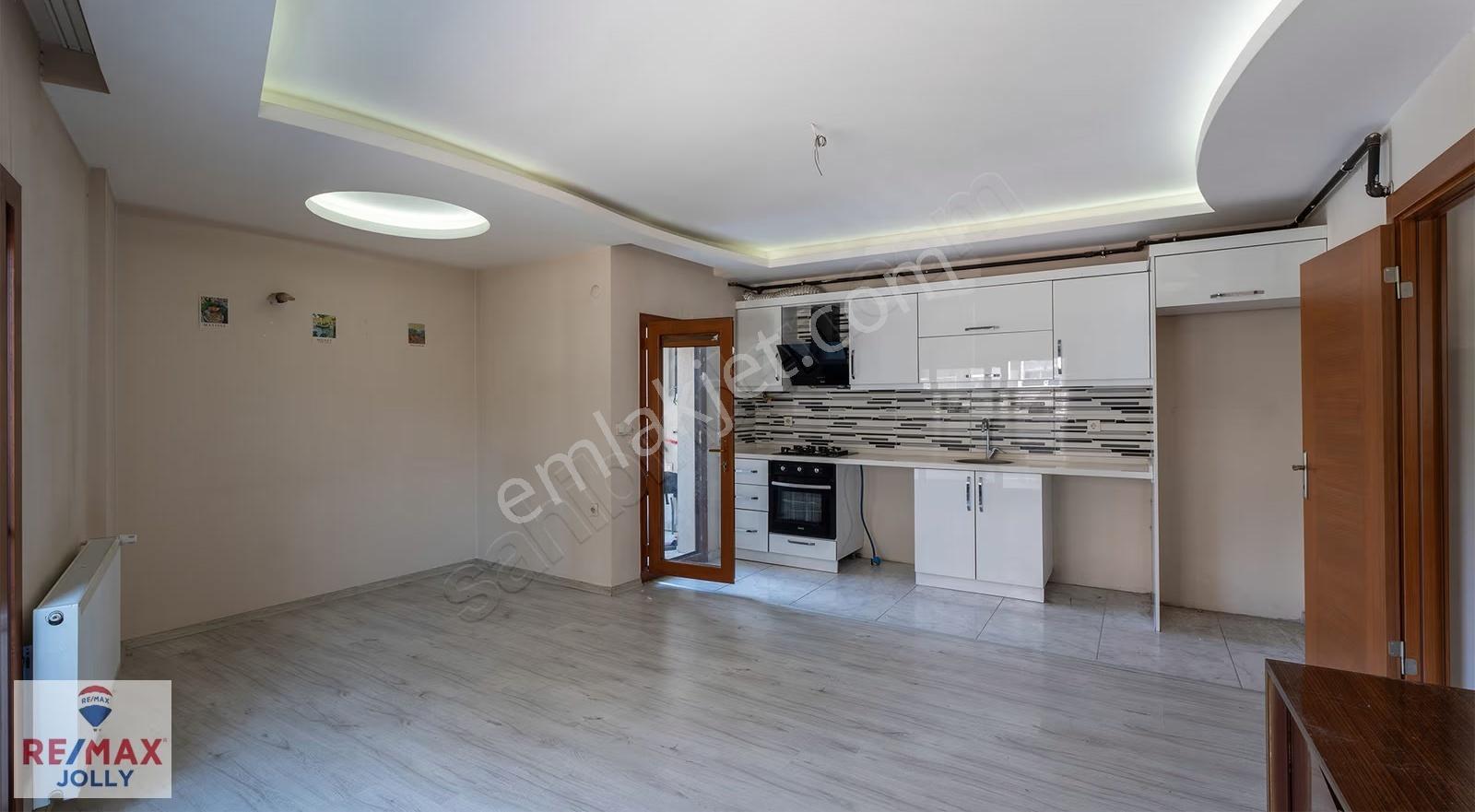 Karşıyaka Nevasta City De Satılık 1+1 Lüks Daire - Görsel 8