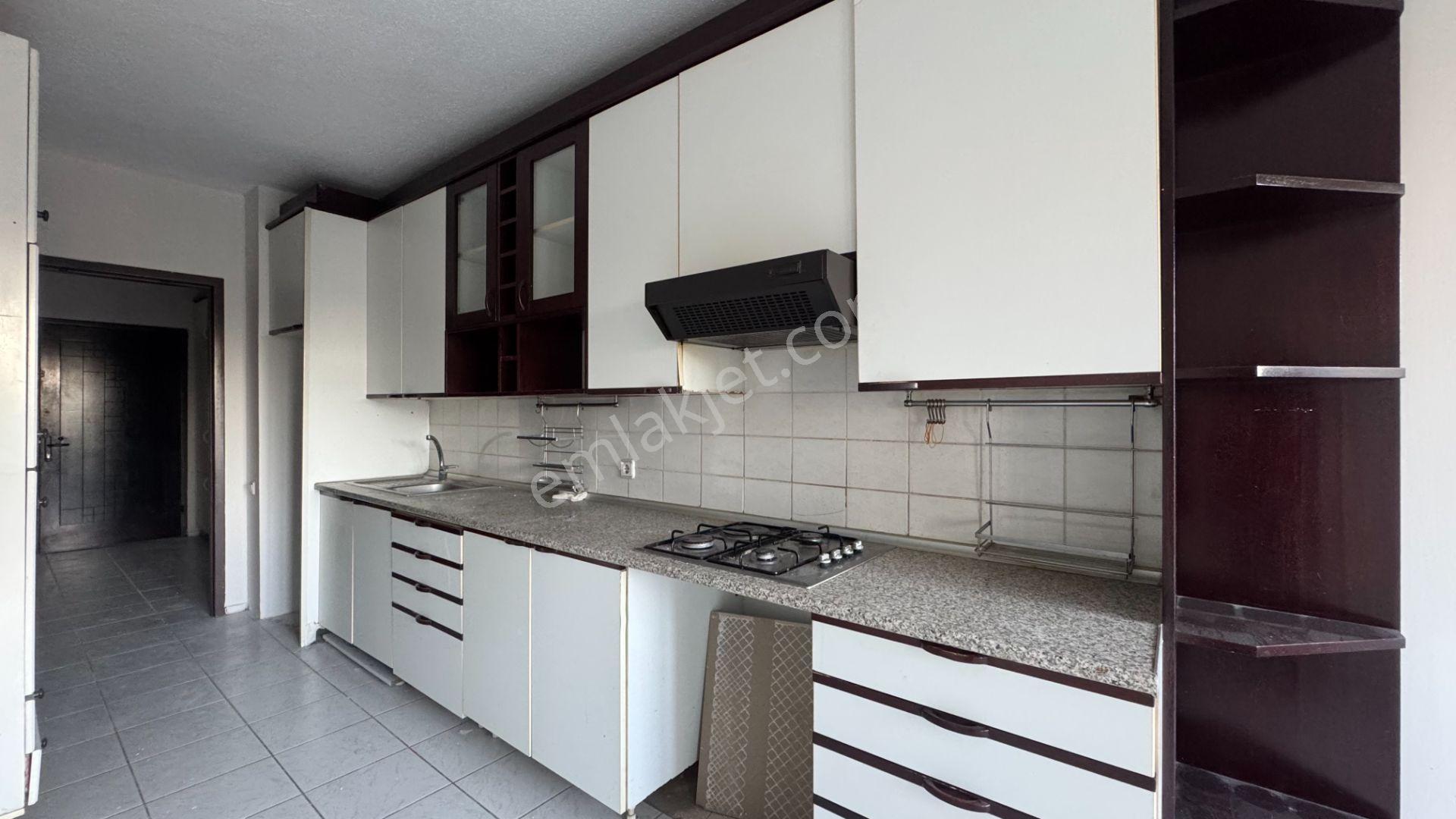 Mavişehir Selçuk Bloklarında Kiralık Önü Açık Köşe 3+1 Daire - Görsel 8