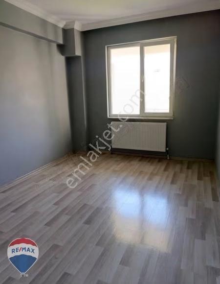 Remax Mavi Rıdvan Gedikten Kaynarcada 2+1 Satılık 85 M2 Daire - Görsel 8