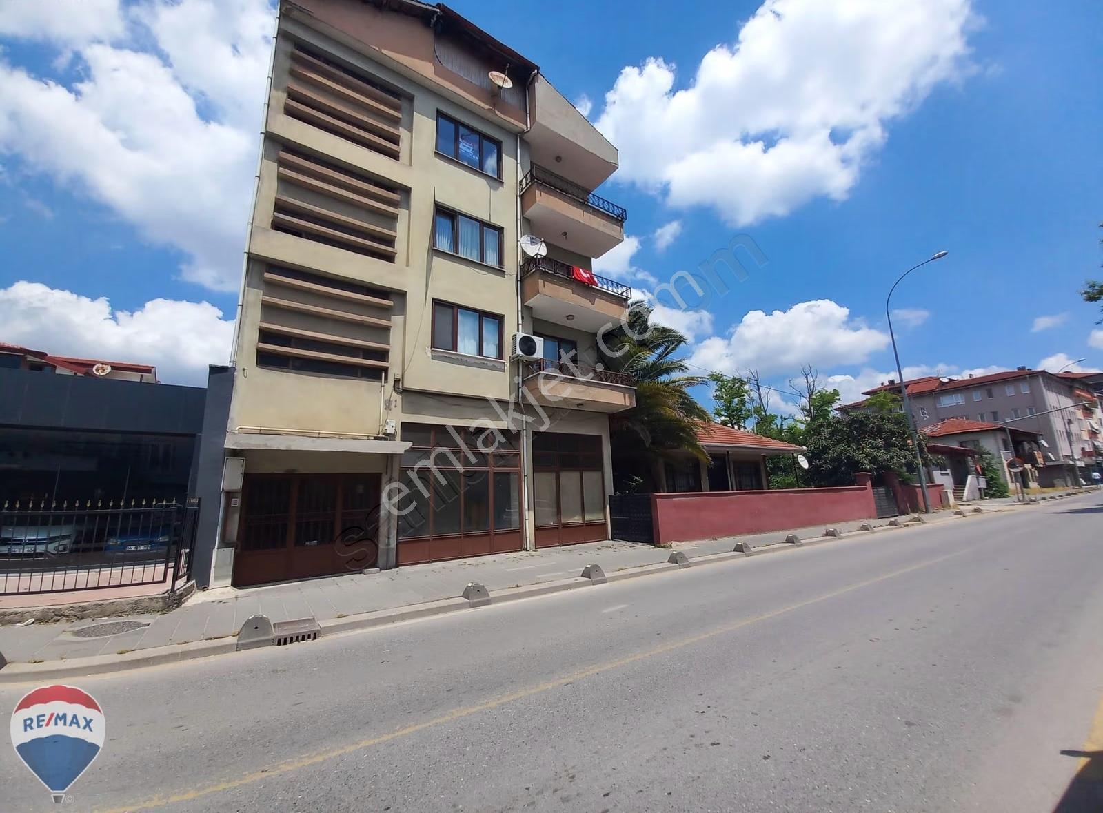Remax Mavi-patateshali-caddeüzeri Nezih Aileapt Bakımlı Geniş3+1 - Görsel 15