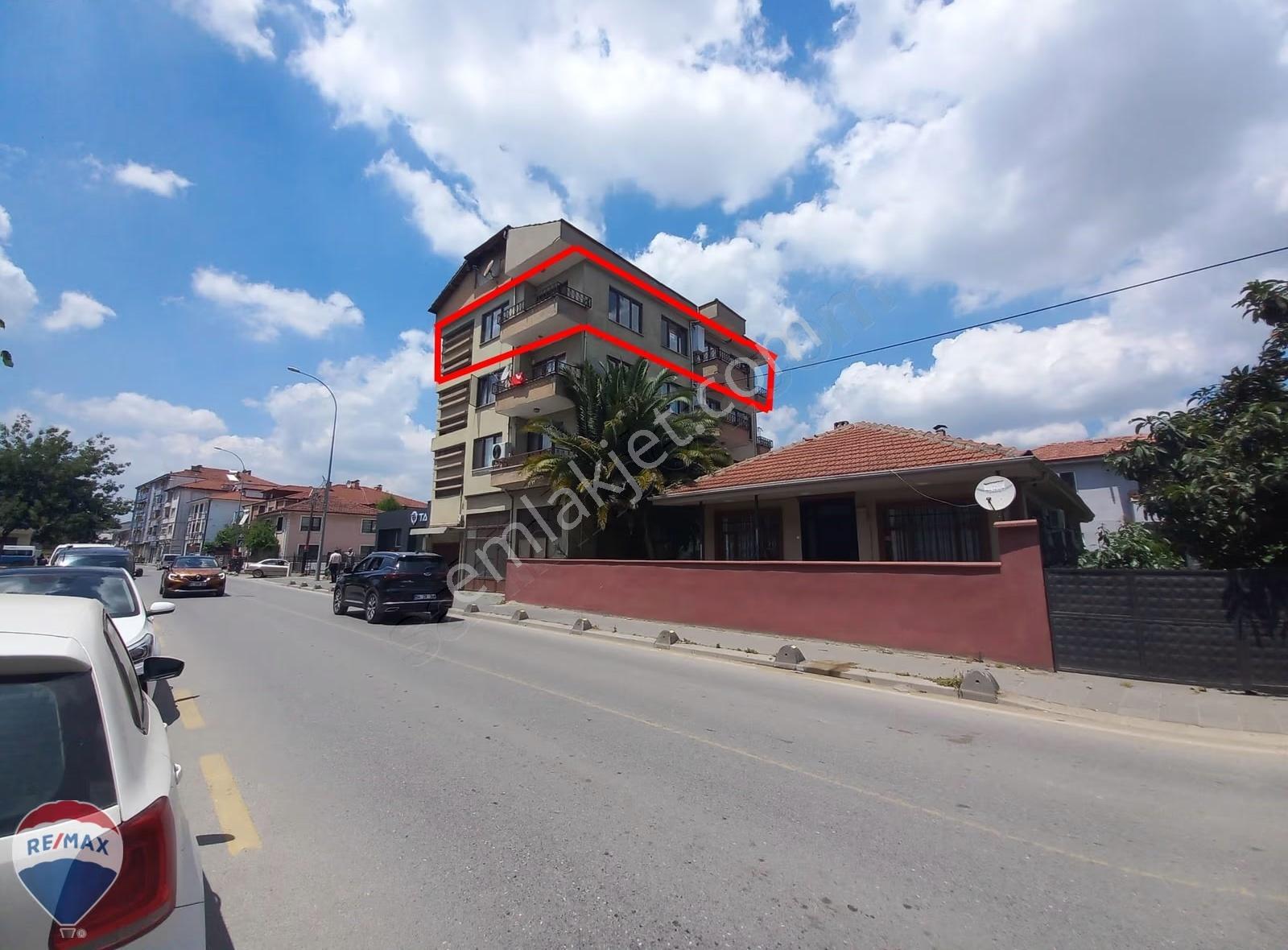 Remax Mavi-patateshali-caddeüzeri Nezih Aileapt Bakımlı Geniş3+1 - Görsel 19