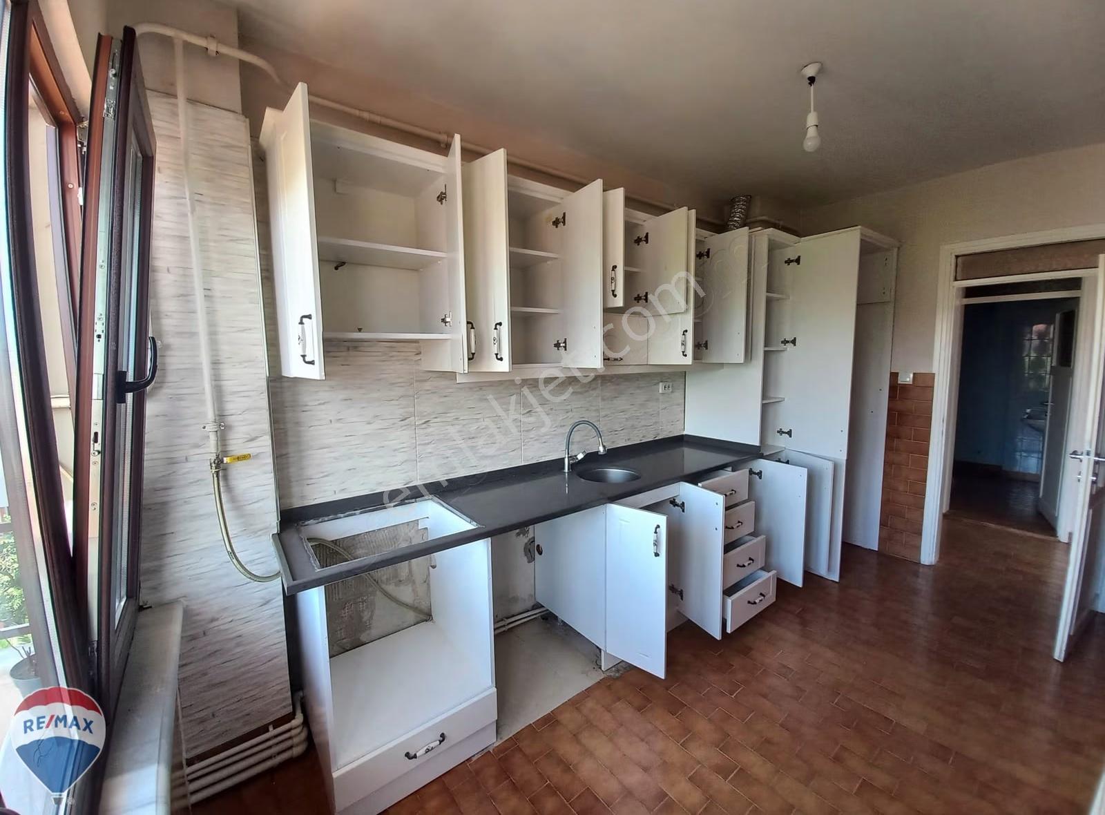 Remax Mavi-patateshali-caddeüzeri Nezih Aileapt Bakımlı Geniş3+1 - Görsel 23