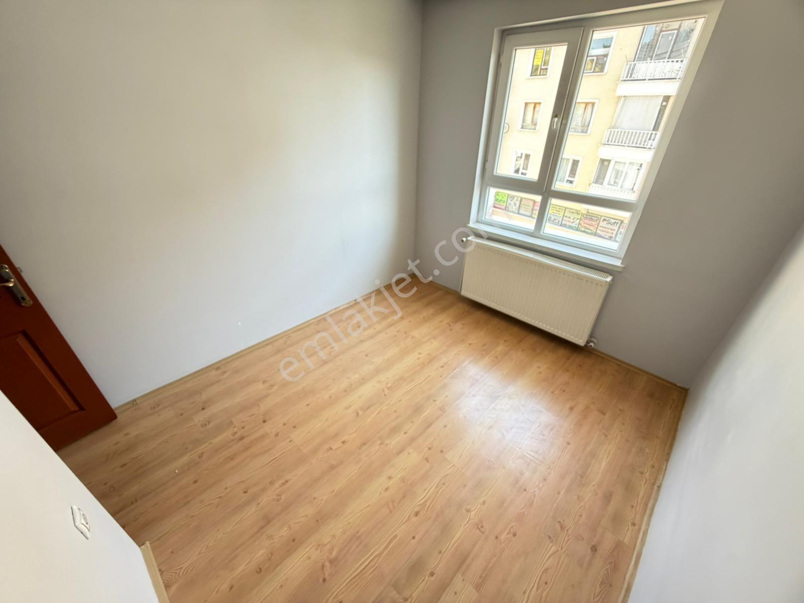 Kuşcağız Gazeller Cad. Yakını Asansörlü Ara Katta Çift Balkon Kiralık 3+1 - Görsel 15
