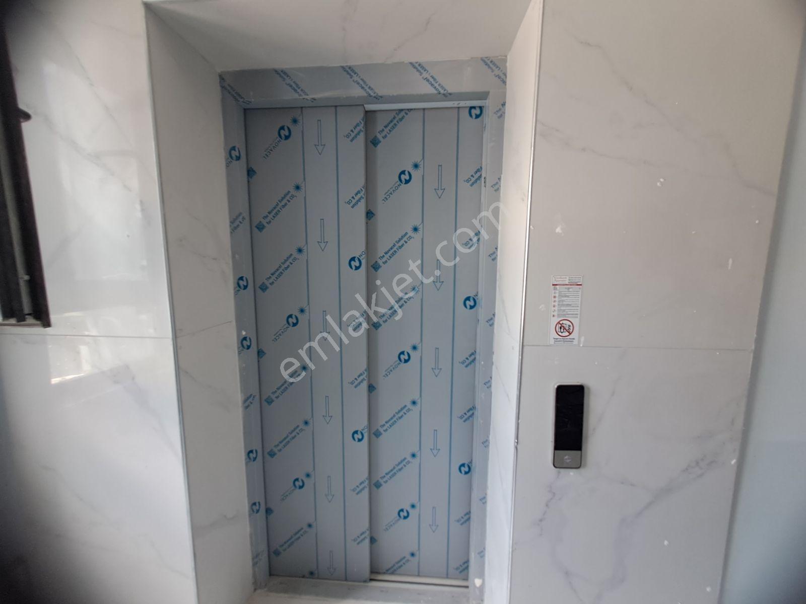 Alaçati Gayrimenkulden Incek'te Kiralik Eşyasız 1+1 Daire - Görsel 32