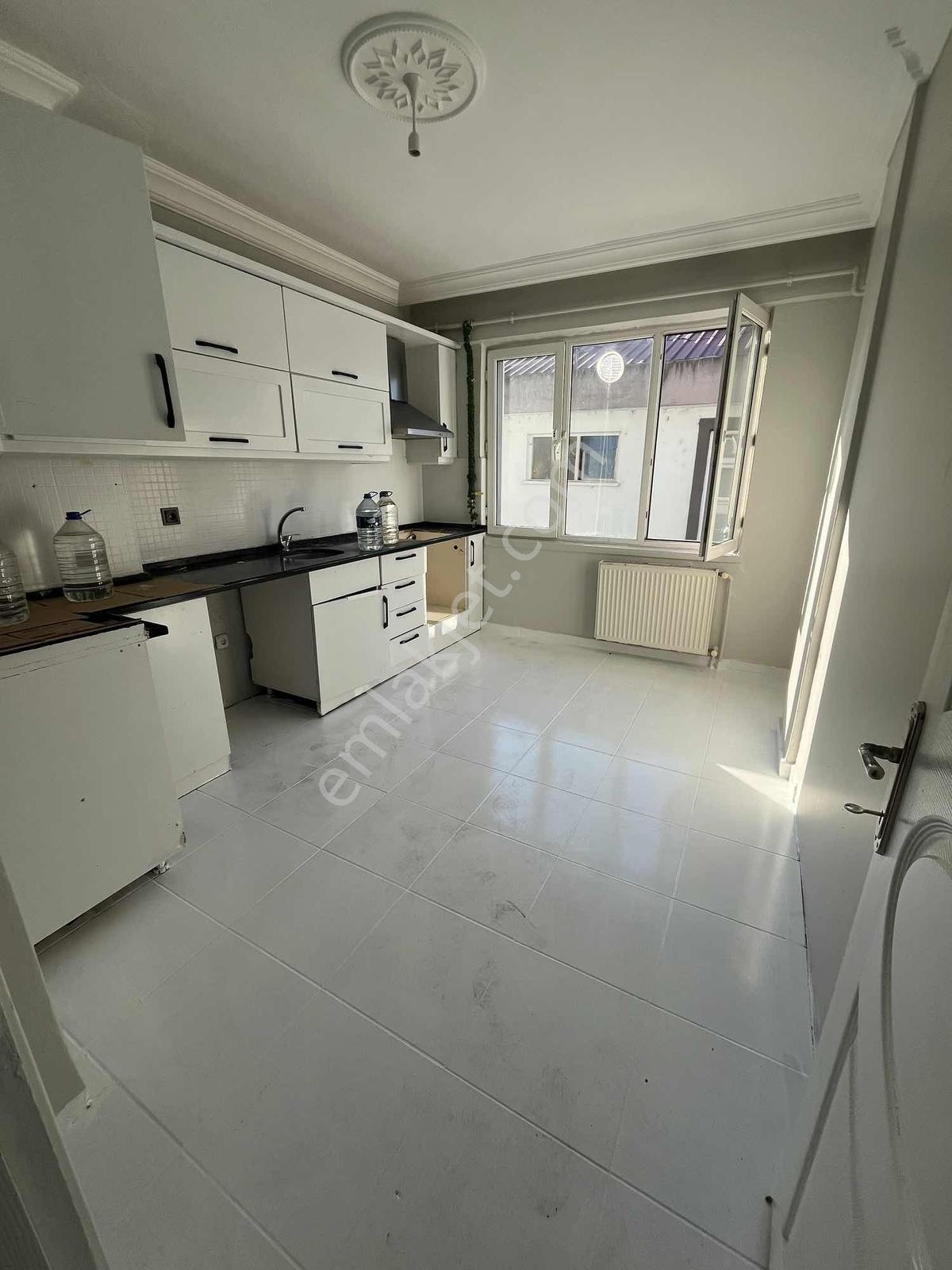 Bucak Mah. Merkezi Konum 2+1 Ayrı Mutfak Çift Wc Çift Balkon - Görsel 3