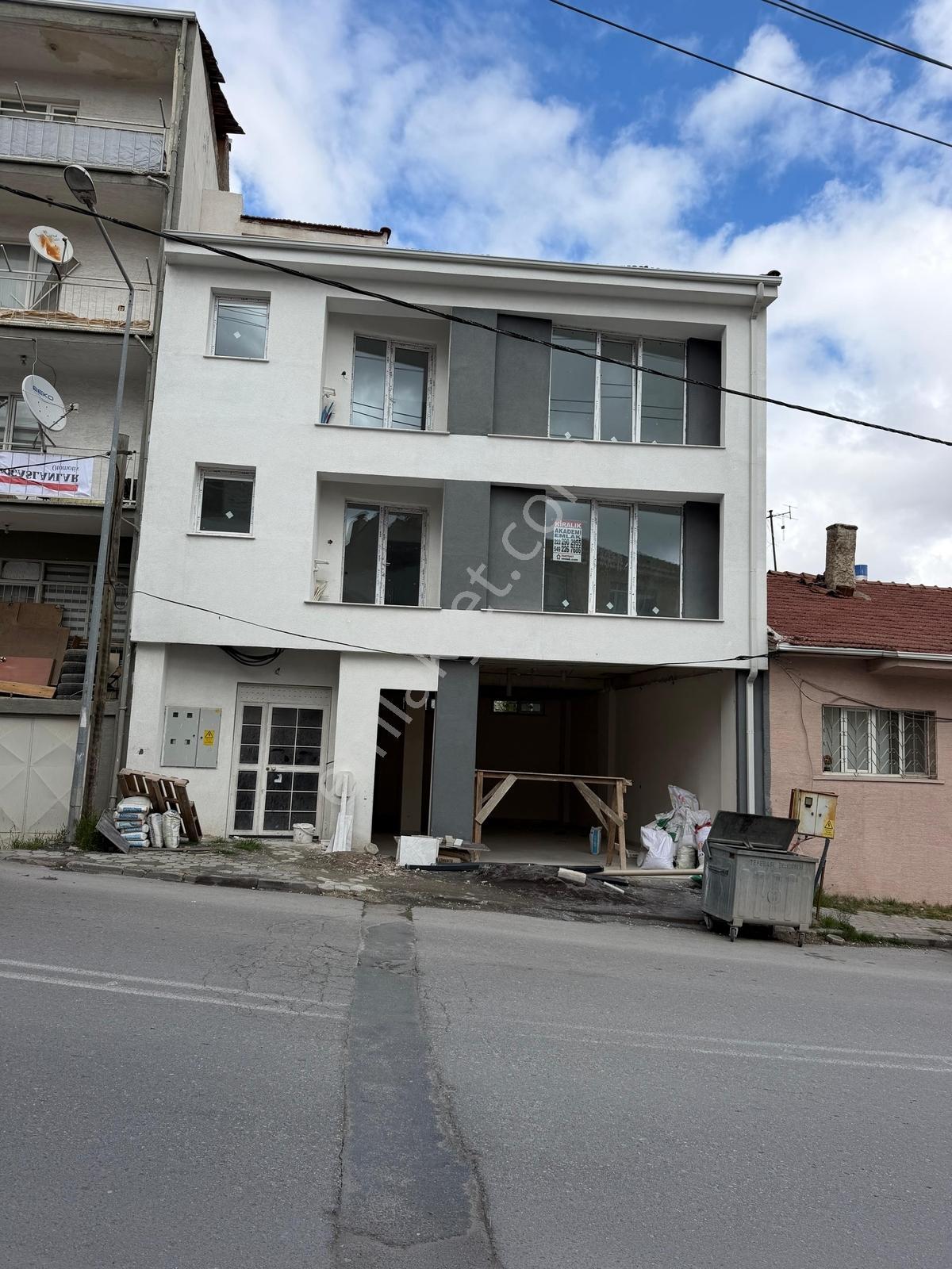 Akademi Emlak'tan Çamlıca'da Cadde Üzeri Kiralık Dükkan - Görsel 10