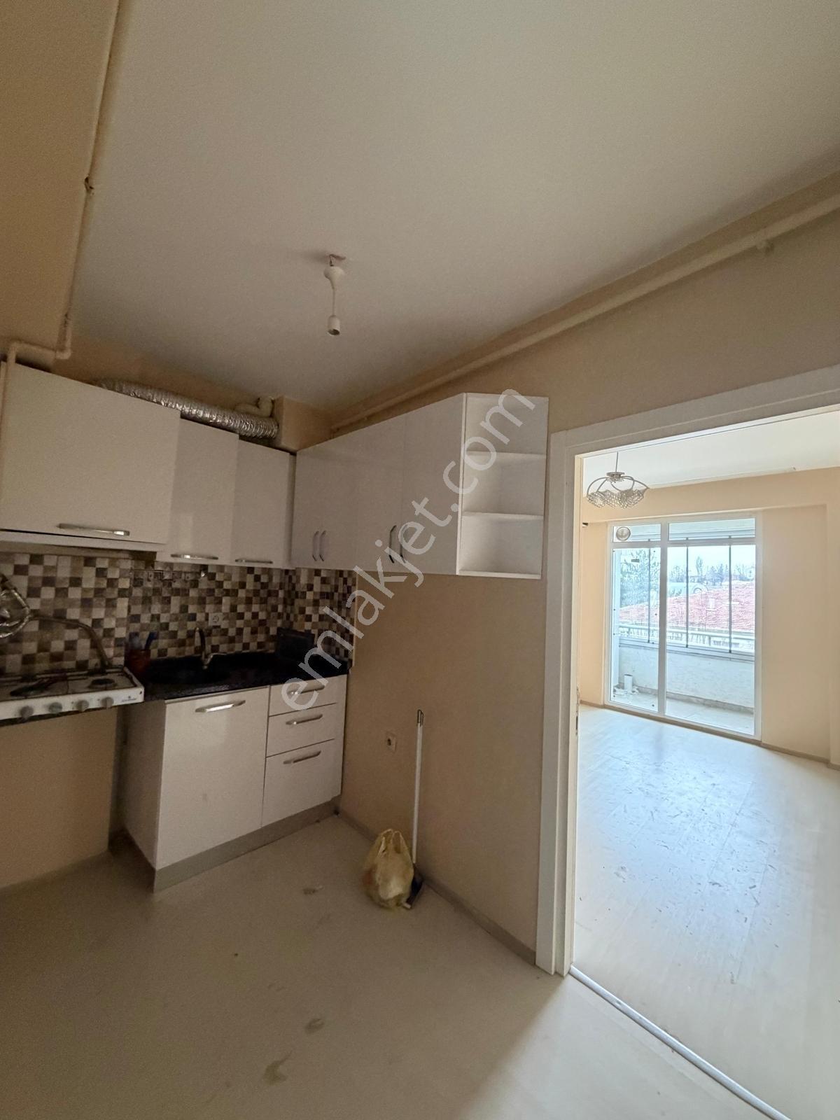 Akademi'den Sütlüce'de Ara Kat Asansörlü Balkonlu Kiralık 1+1 - Görsel 8