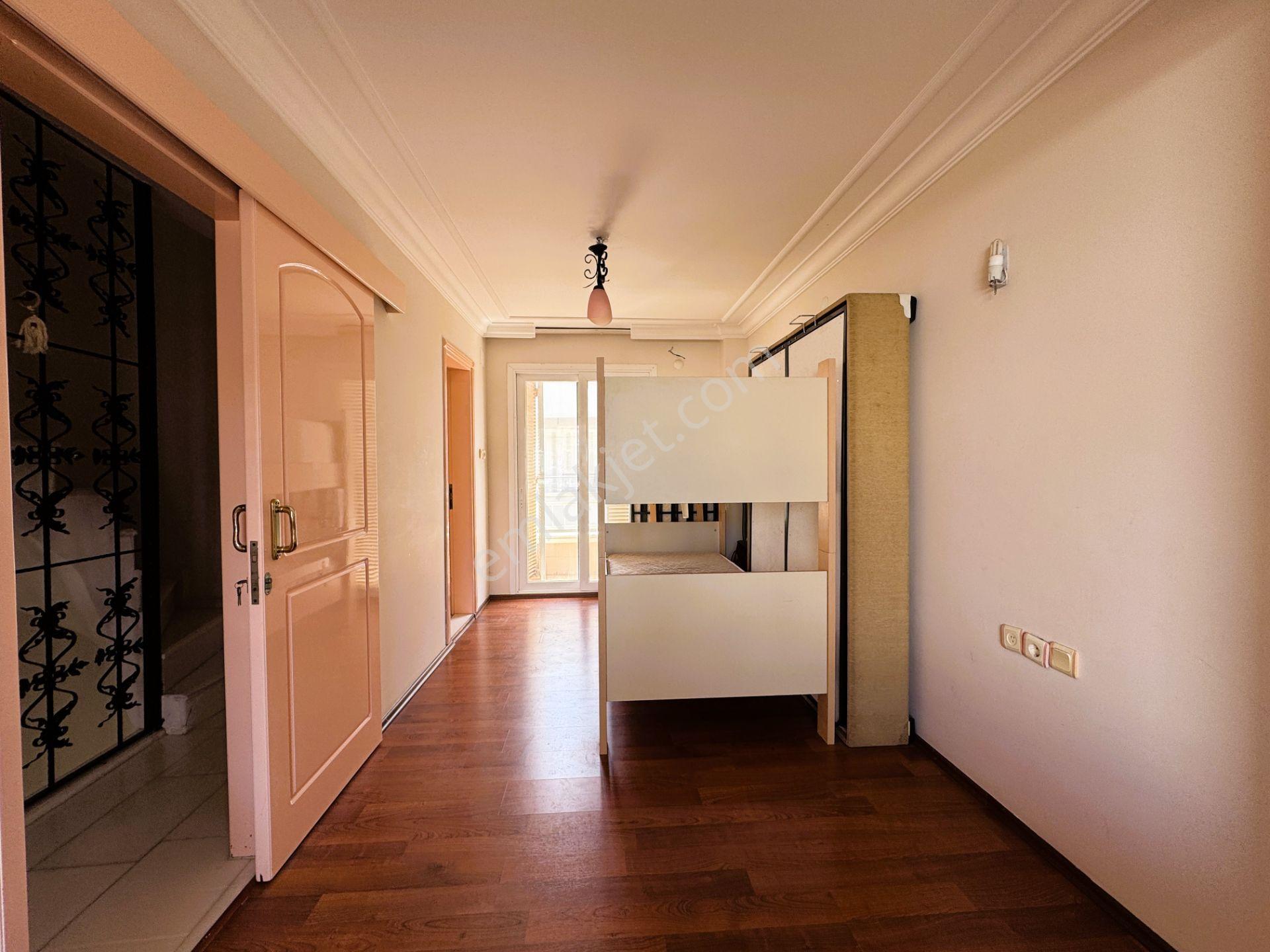 Kuşadası Karaova'da Denize Sıfır Konumda Kiralık Eşyalı Villa - Görsel 20