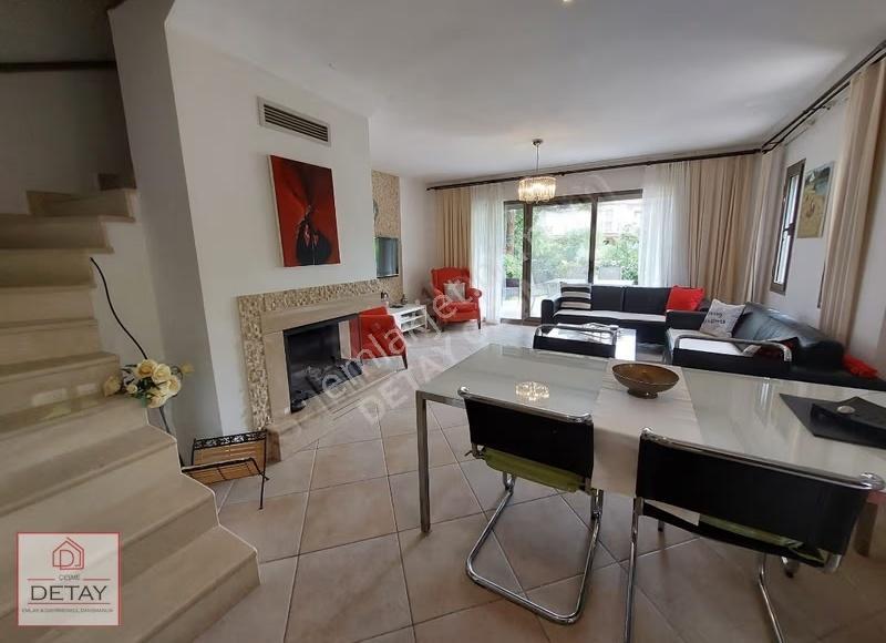 Alaçatı Merkezde Eşyalı Kiralık 3+1 Villa (200m² Bahçe) - Görsel 15