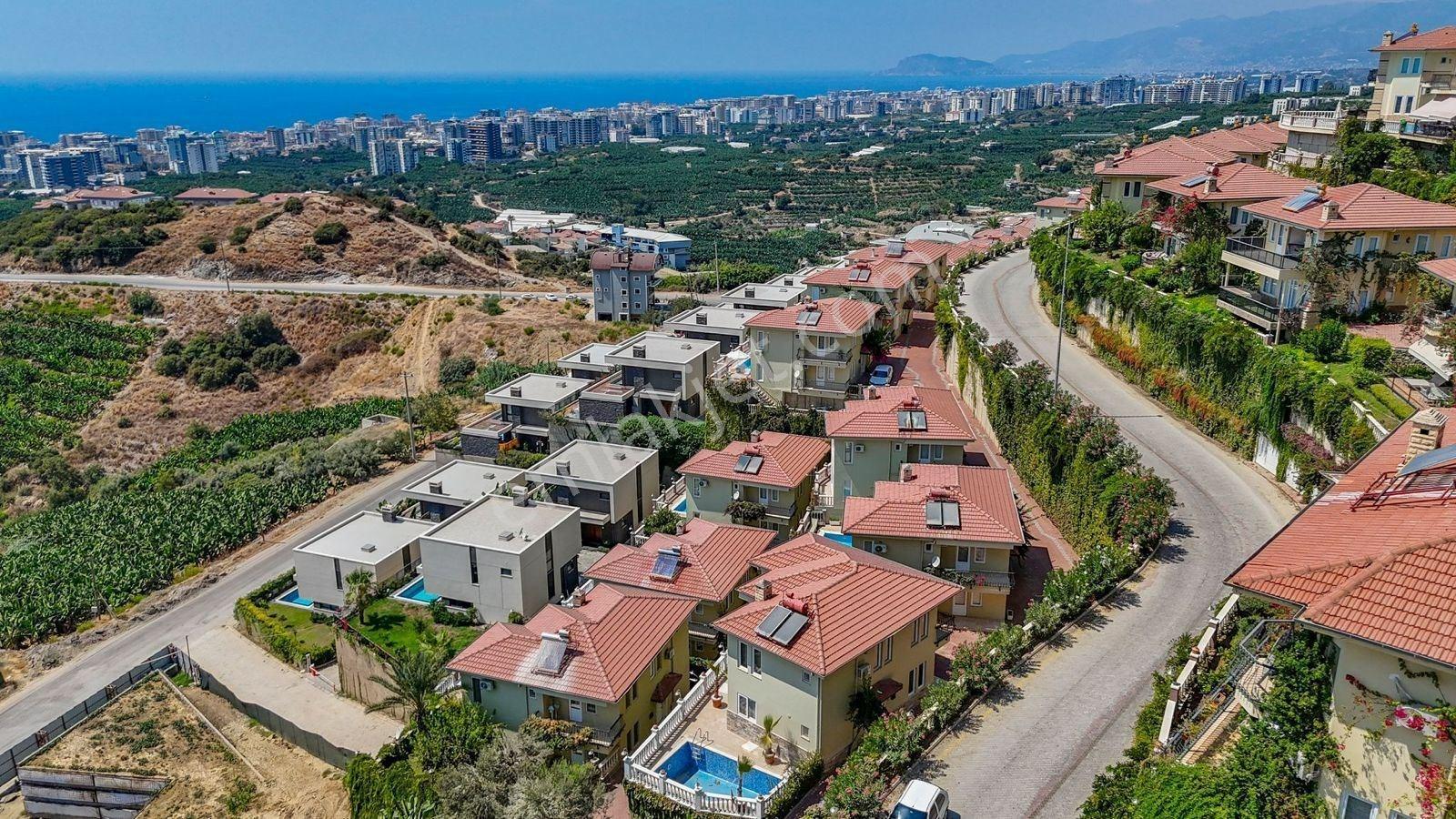 Alanya Kargıcakta Deniz Ve Şehir Manzaralı 3+1 Satılık Villa