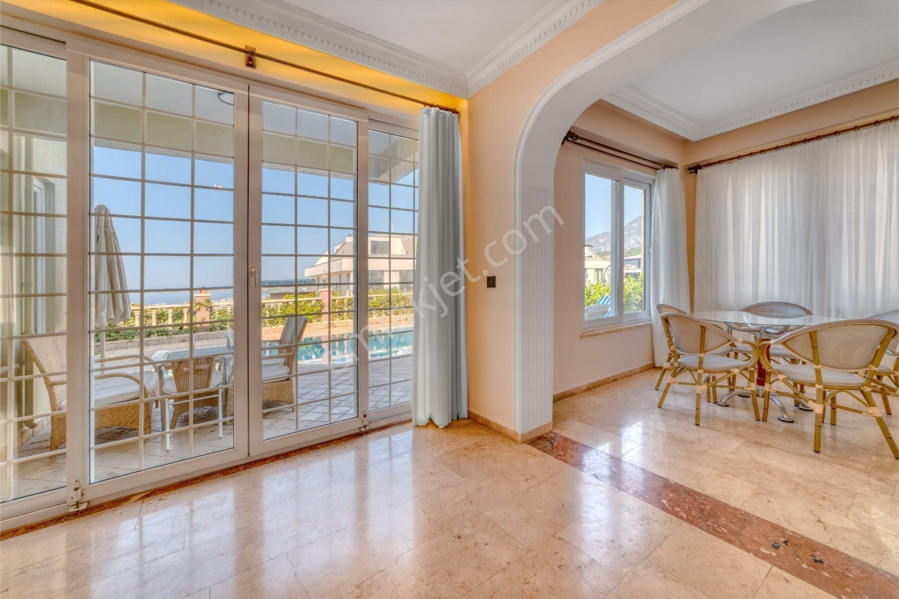 Alanya Kargıcakta Deniz Ve Şehir Manzaralı 3+1 Satılık Villa - Görsel 12