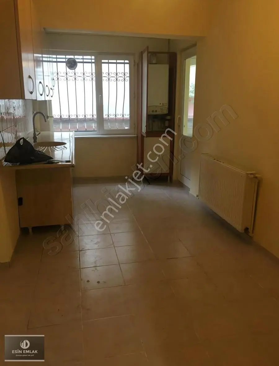 Topselvi Mah Balkonlu Ferah Geniş M2'li 3+1 Satılık Daire
