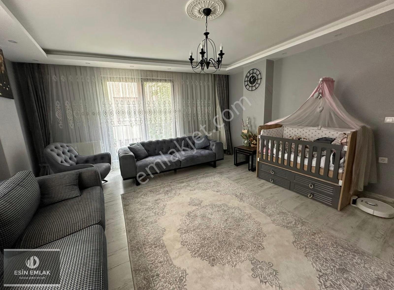 Tatlıkuyu Mah Balkonlu Geniş M2'li Ferah 4+1 Tersdubleks Daire - Görsel 9