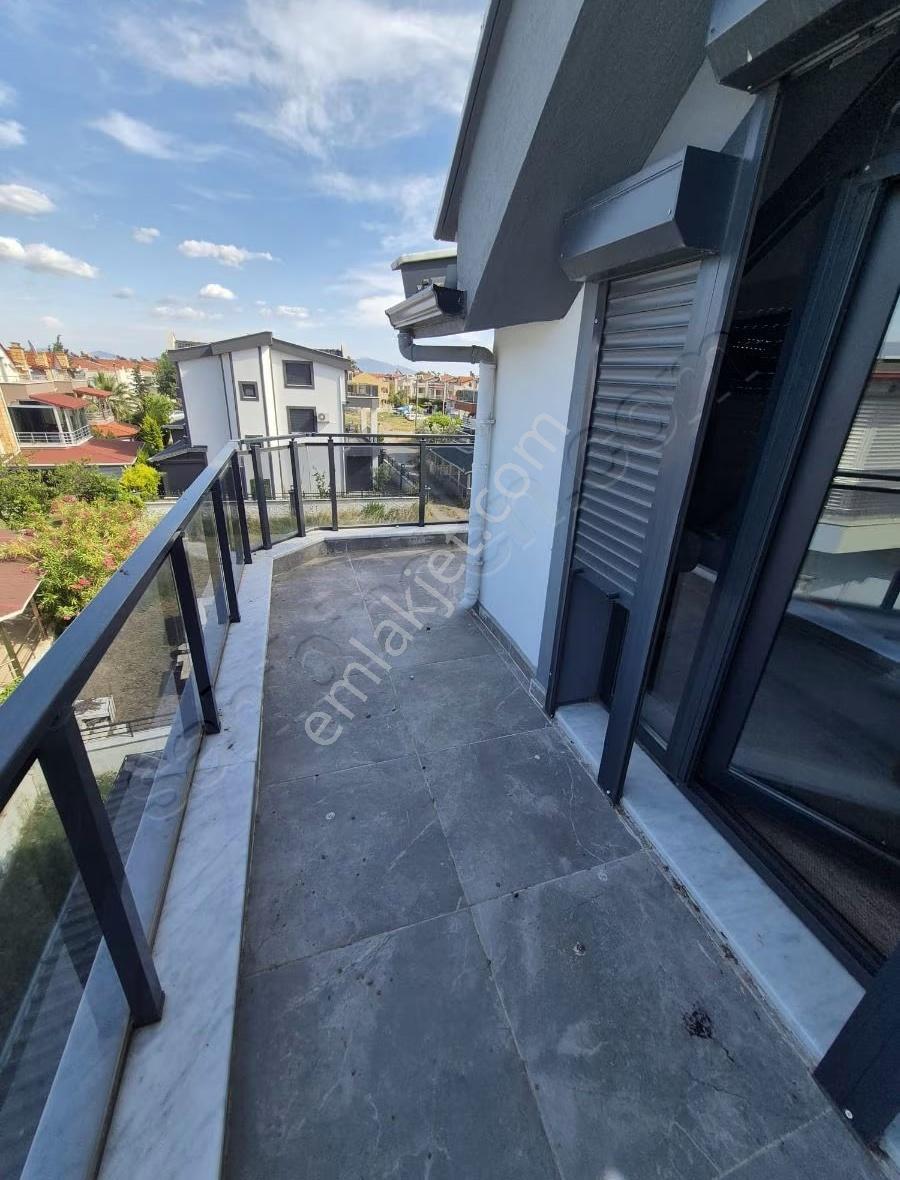 Ayvalık Altınova'da Denize Sıfır Full Eşyalı 5+1 Lüks Villa - Görsel 27