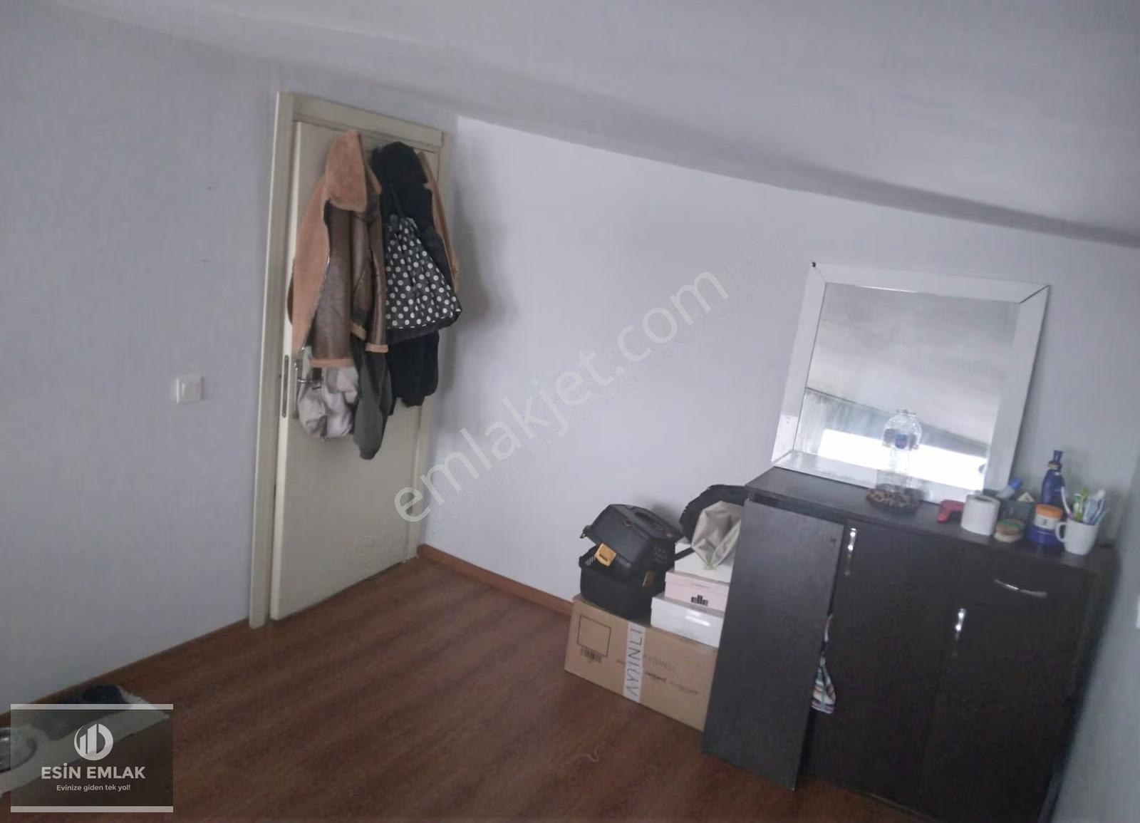 Esenyalıda 4 Yola Yakın 1+1 Satılık Çatı Katı - Görsel 6