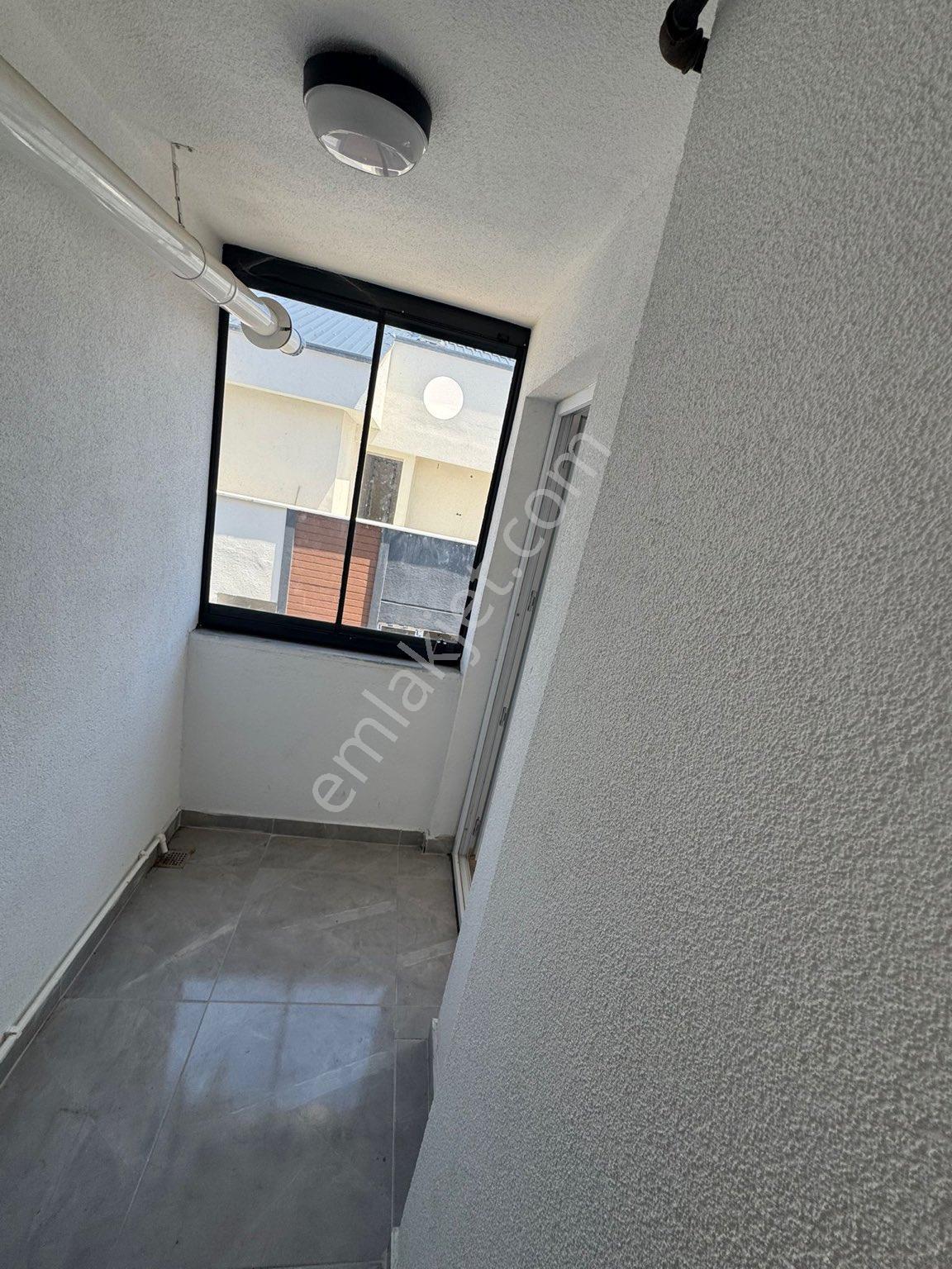 Havuzlar Mahallesinde Kiralık 1+1 Daire Teraslı - Görsel 6