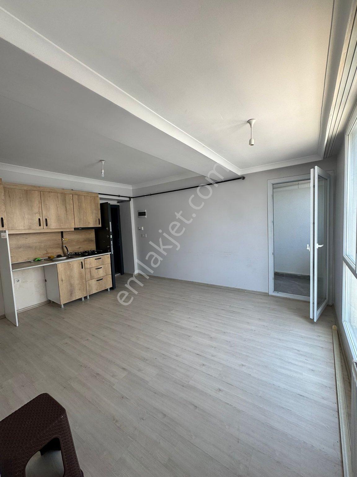 Havuzlar Mahallesinde Kiralık 1+1 Daire Teraslı - Görsel 9