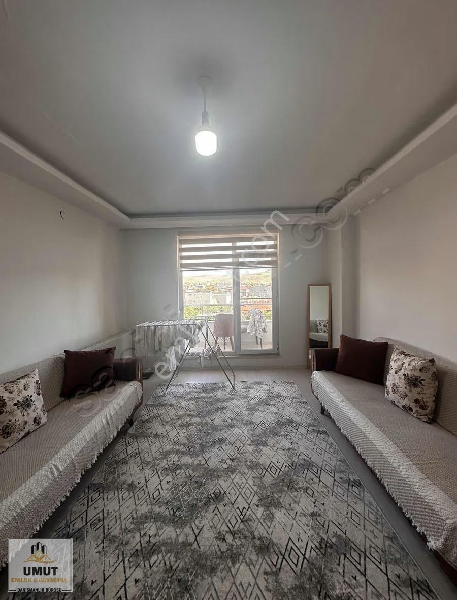Van Avm Yakını Site İçinde Satılık 2+1 Geniş Daire