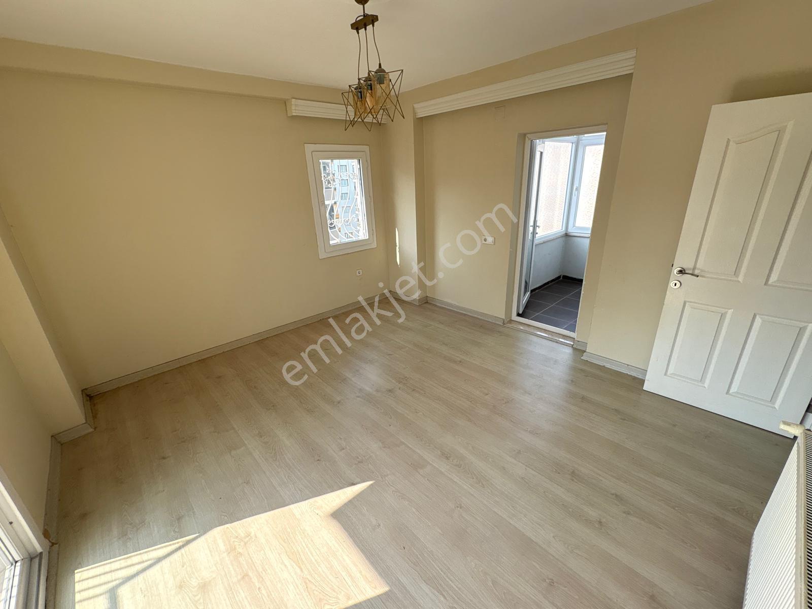 Yurt Mah. Yeşil Fırın Cıvarı 3+1 K.mutfak D.gazlı Kiralık Daire - Görsel 2