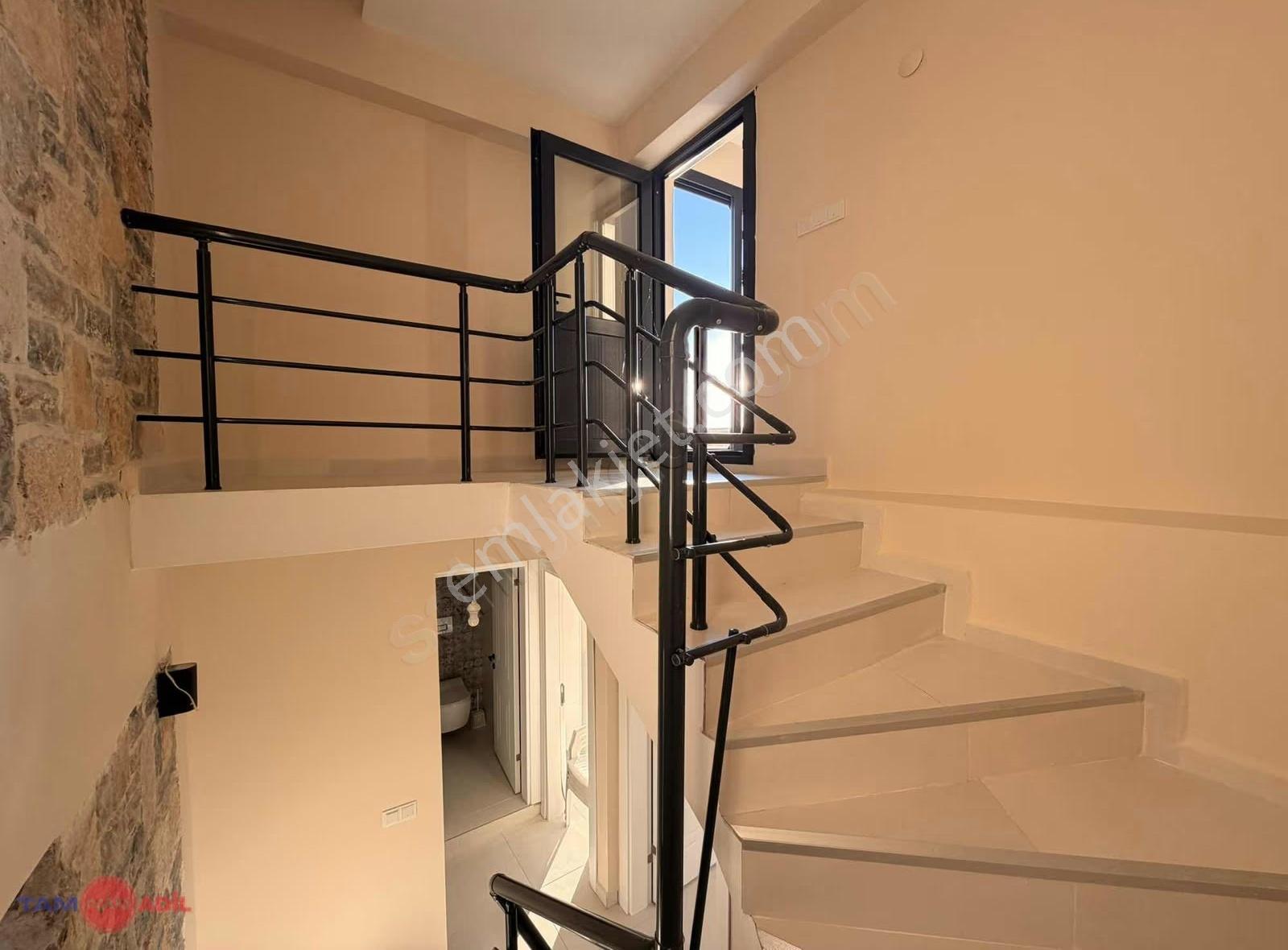 Dikili Bademlide Taş Mimarili Satılık Müstakil Villa - Görsel 13