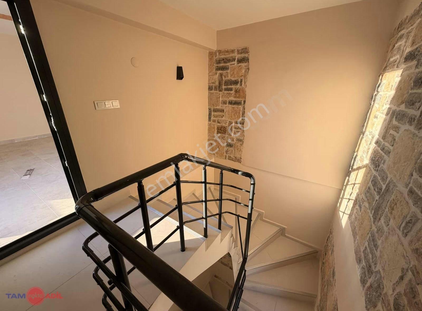 Dikili Bademlide Taş Mimarili Satılık Müstakil Villa - Görsel 5