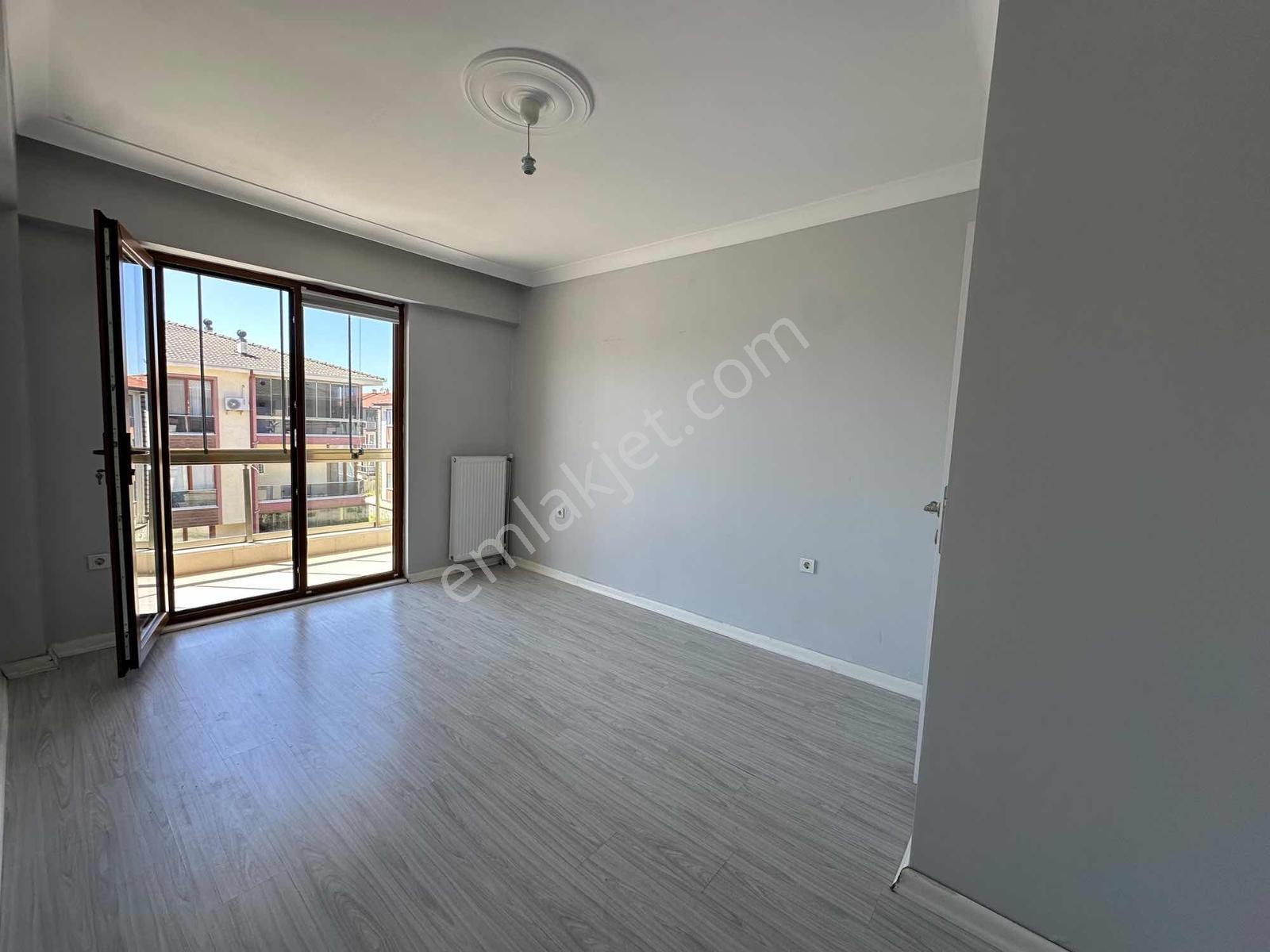 Arifiye'de Kiralık 3+1 Ebeveyn Banyolu Cam Balkonlu Daire - Görsel 4