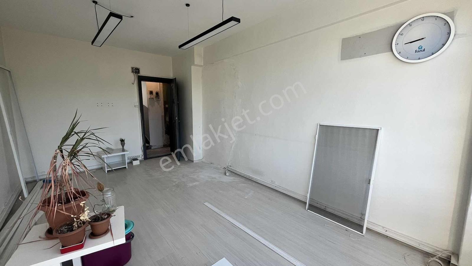 Bakırköy Meydanda Metro Ve Marmaray Çıkışında 7-24 Girişli Ofis - Görsel 5