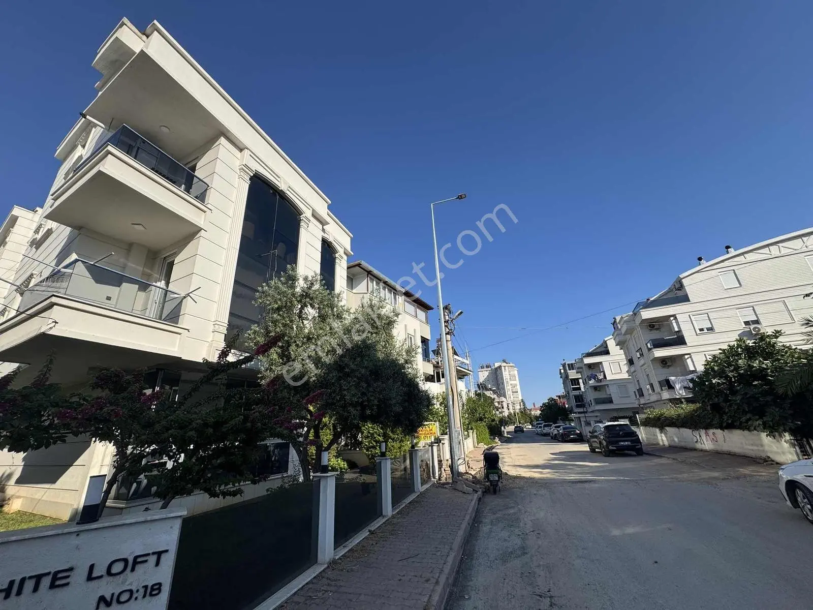 Güzeloba Mahallesinde Eşyalı Satılık 1+1 Daire - Görsel 2